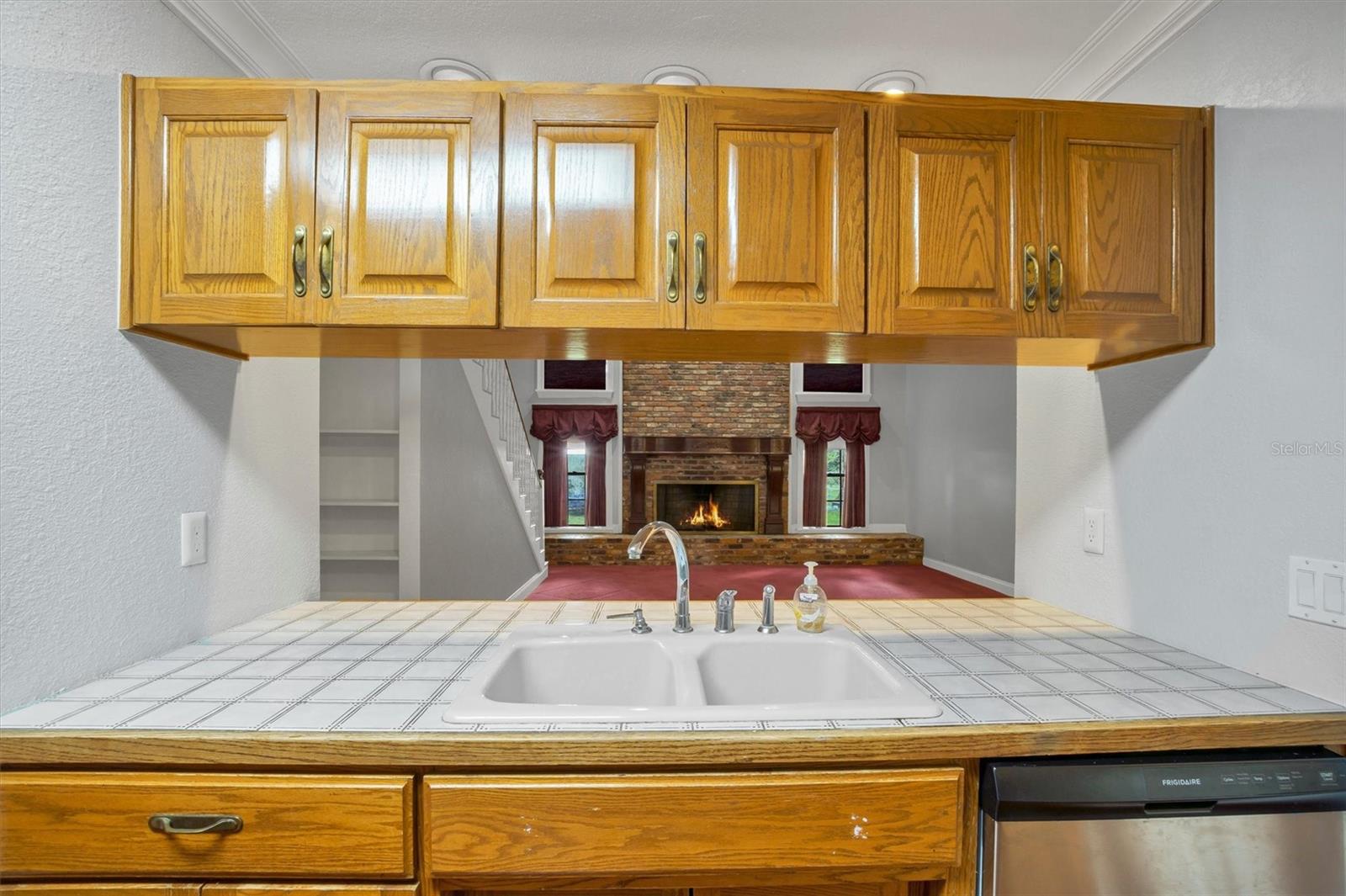 ELOISE WOODS WEST LAKE FLORENCE UNIT - Residential