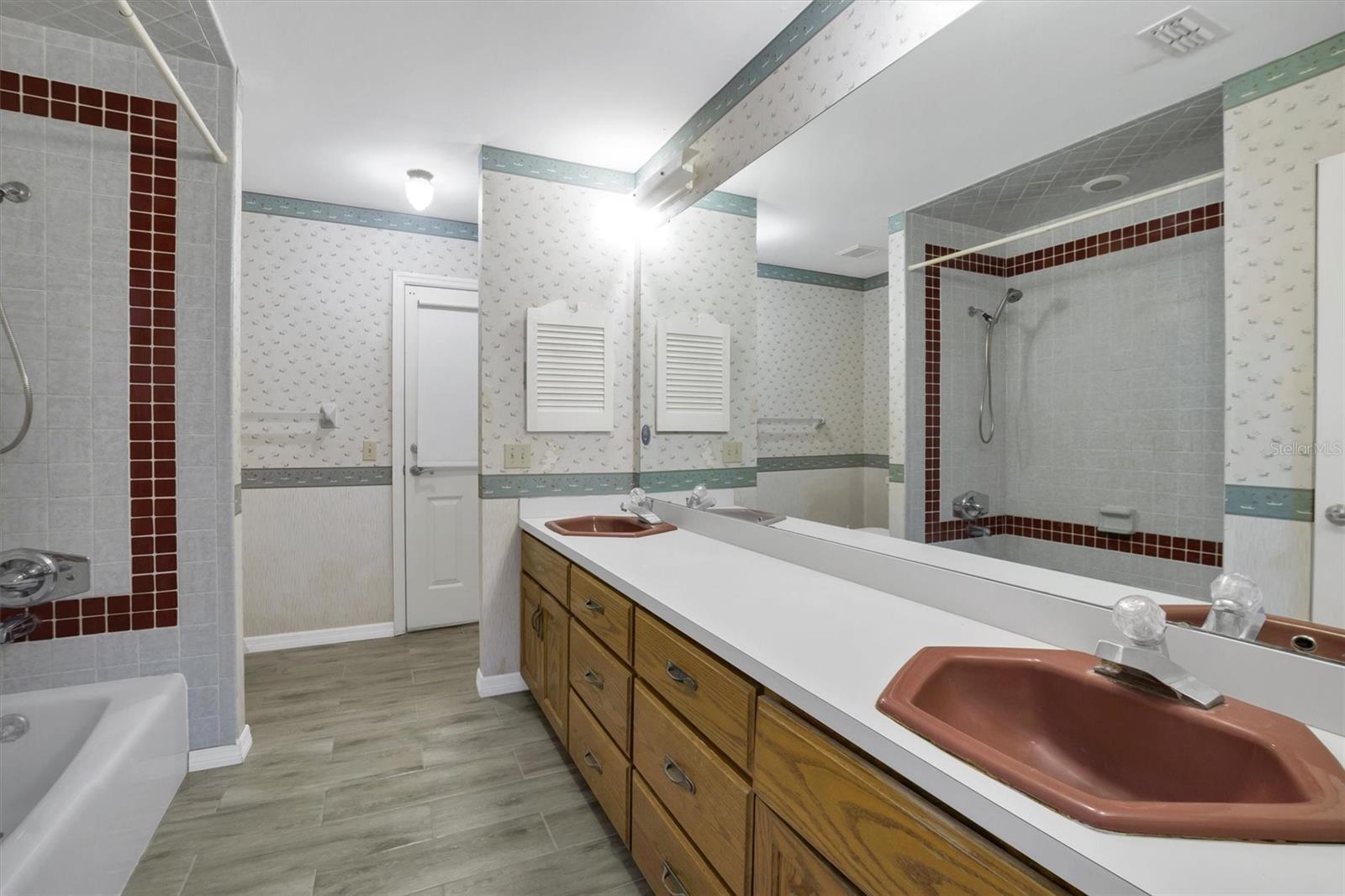 ELOISE WOODS WEST LAKE FLORENCE UNIT - Residential