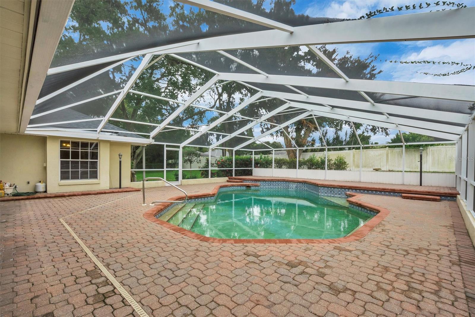 ELOISE WOODS WEST LAKE FLORENCE UNIT - Residential