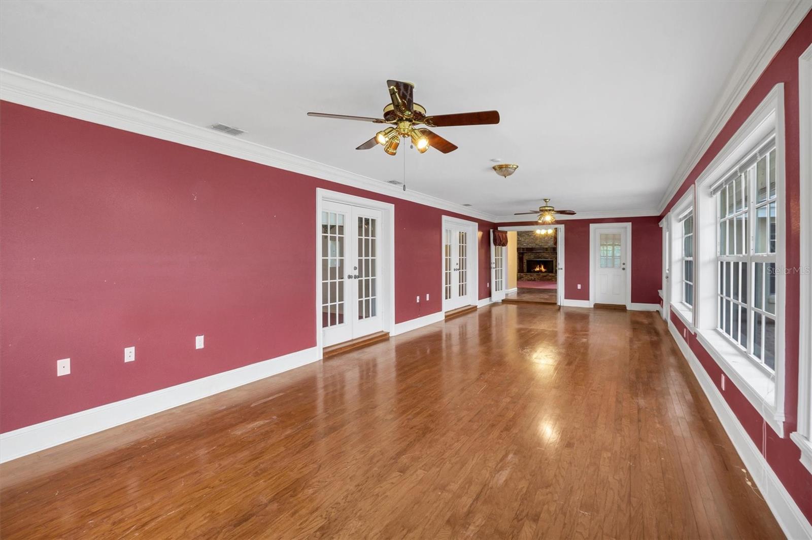 ELOISE WOODS WEST LAKE FLORENCE UNIT - Residential