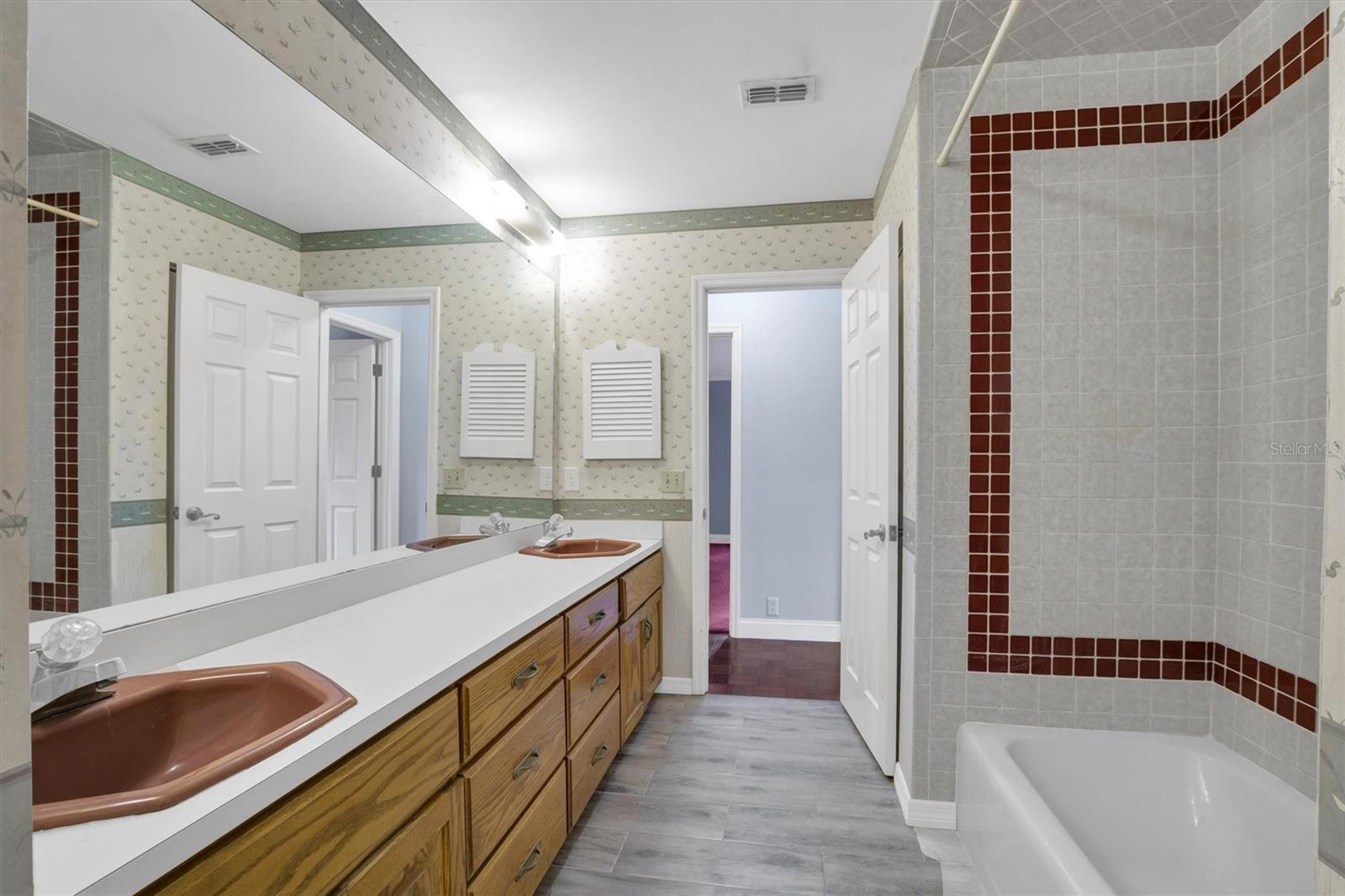 ELOISE WOODS WEST LAKE FLORENCE UNIT - Residential
