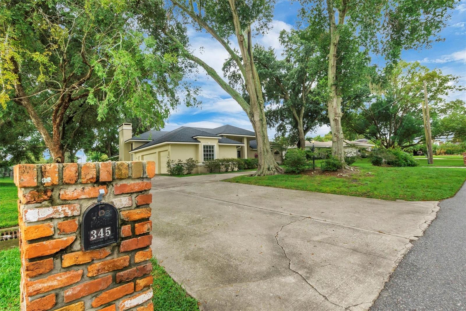 ELOISE WOODS WEST LAKE FLORENCE UNIT - Residential