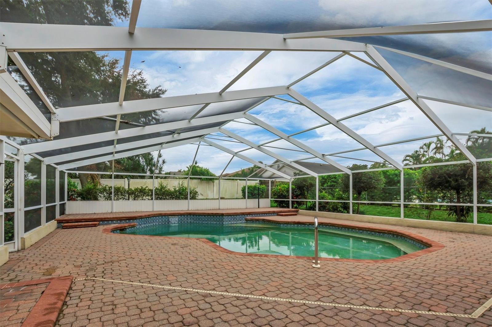 ELOISE WOODS WEST LAKE FLORENCE UNIT - Residential