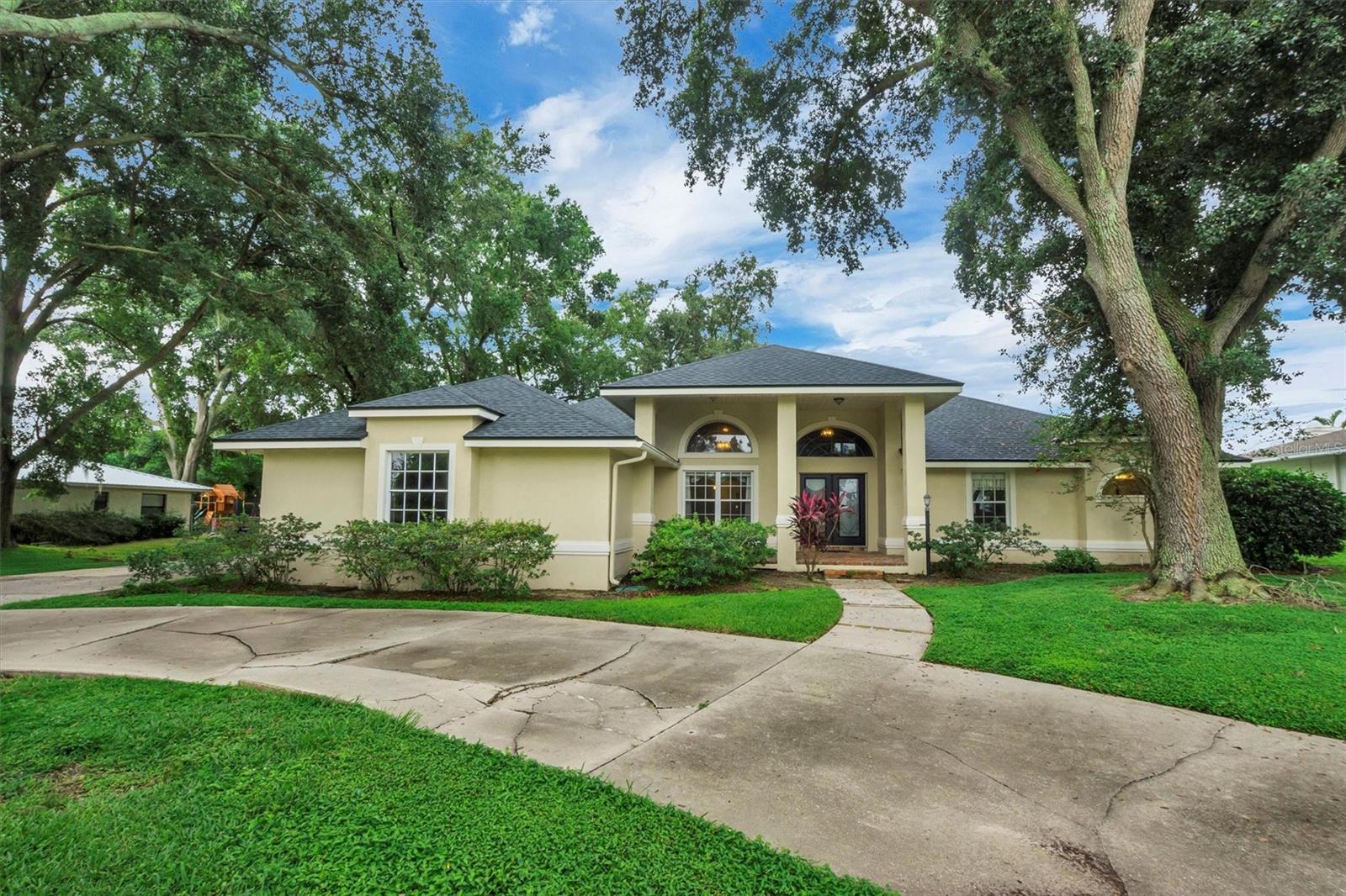 ELOISE WOODS WEST LAKE FLORENCE UNIT - Residential