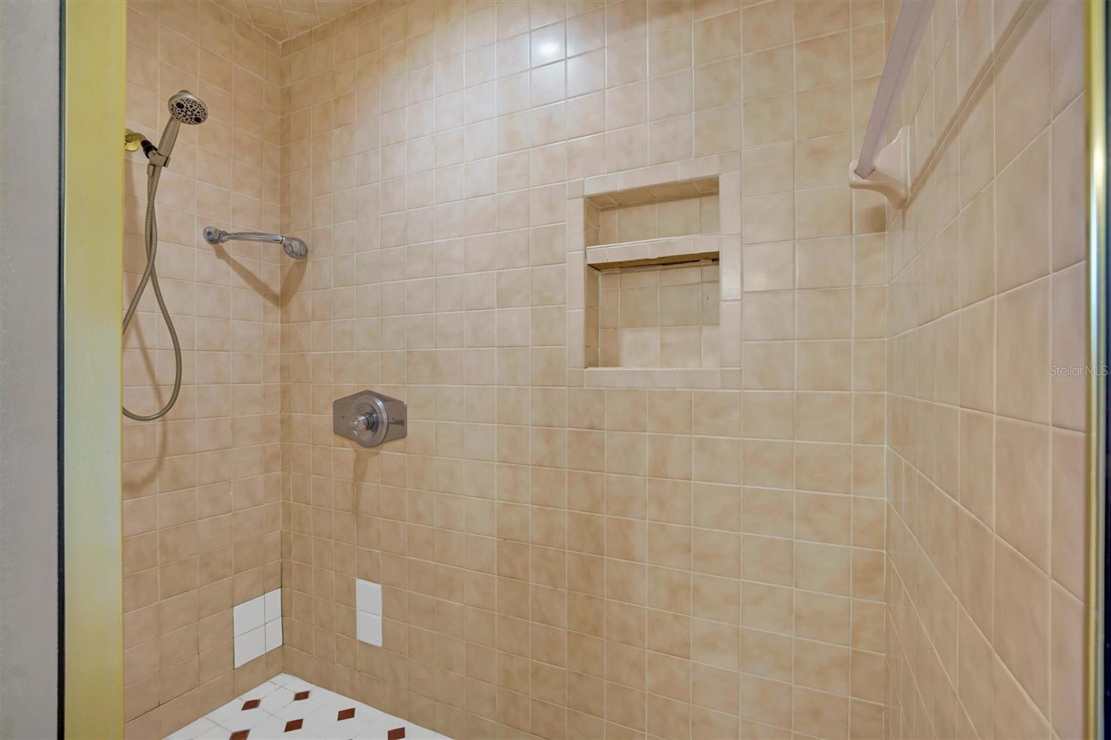 ELOISE WOODS WEST LAKE FLORENCE UNIT - Residential