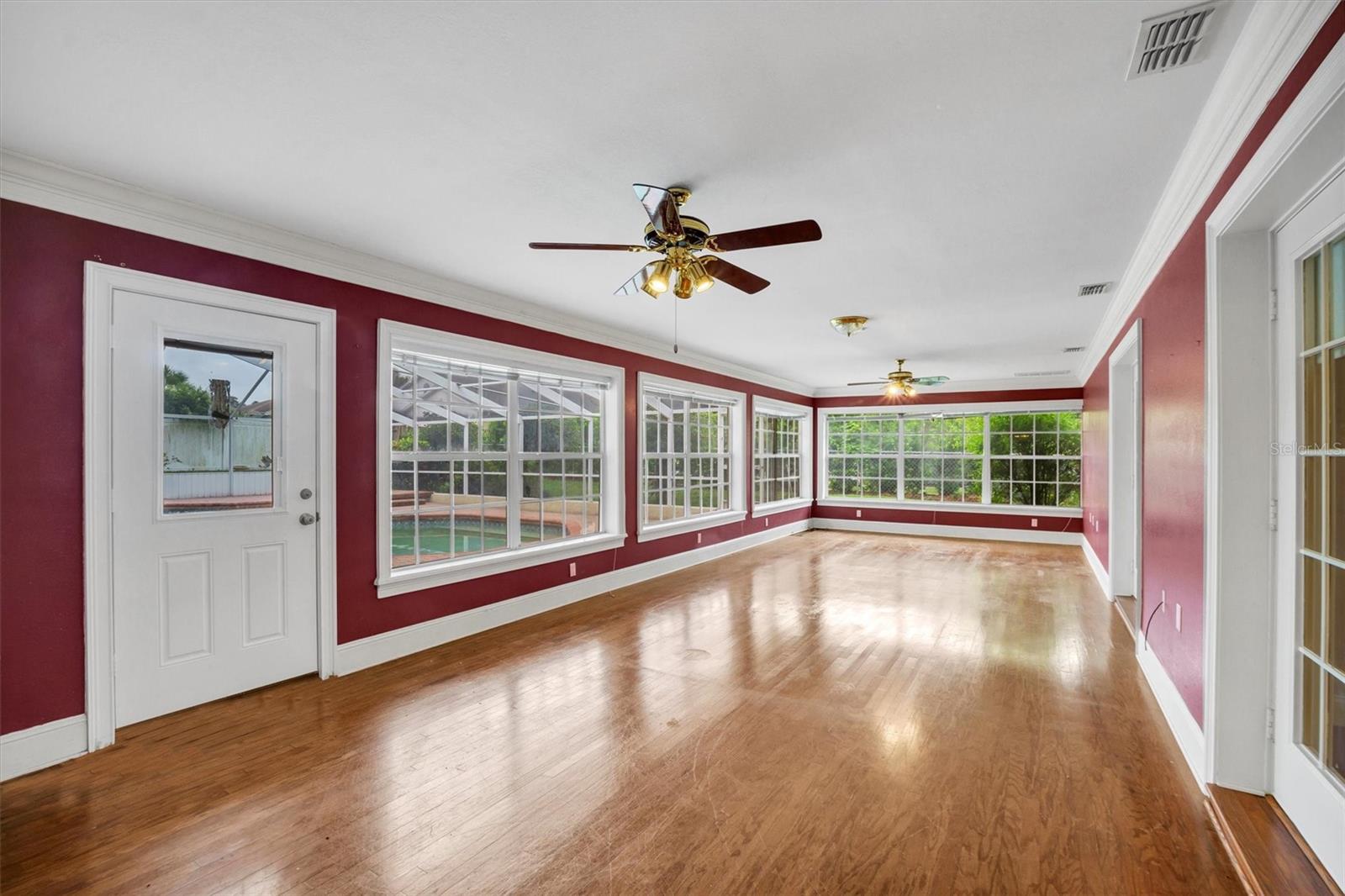 ELOISE WOODS WEST LAKE FLORENCE UNIT - Residential