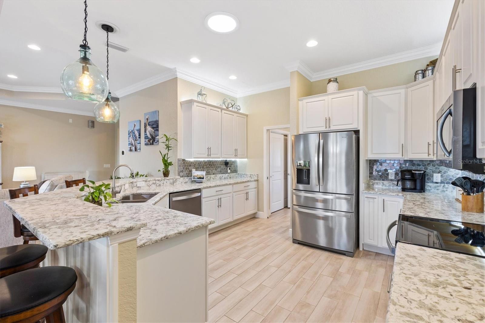 LAKESIDE LNDGS - Residential