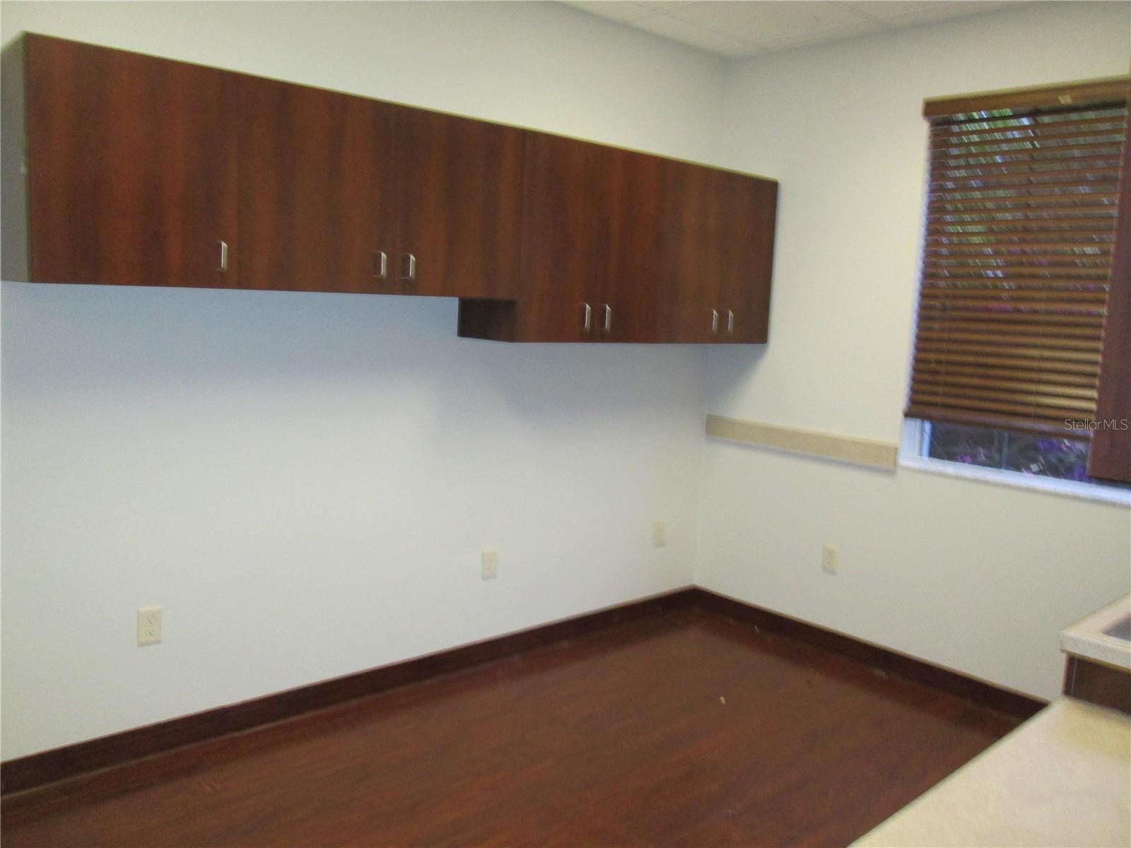 LEESBURG INTERLAKEN PLAZA SUB - Commercial Lease