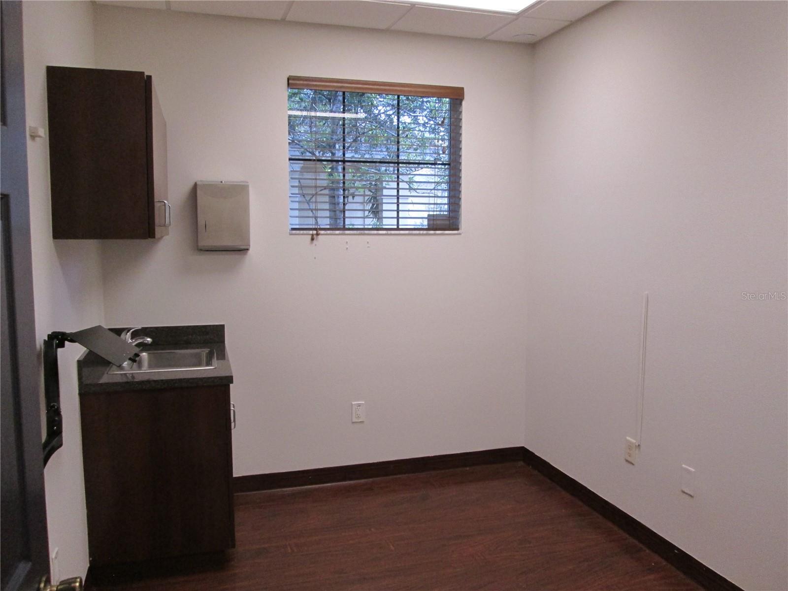 LEESBURG INTERLAKEN PLAZA SUB - Commercial Lease