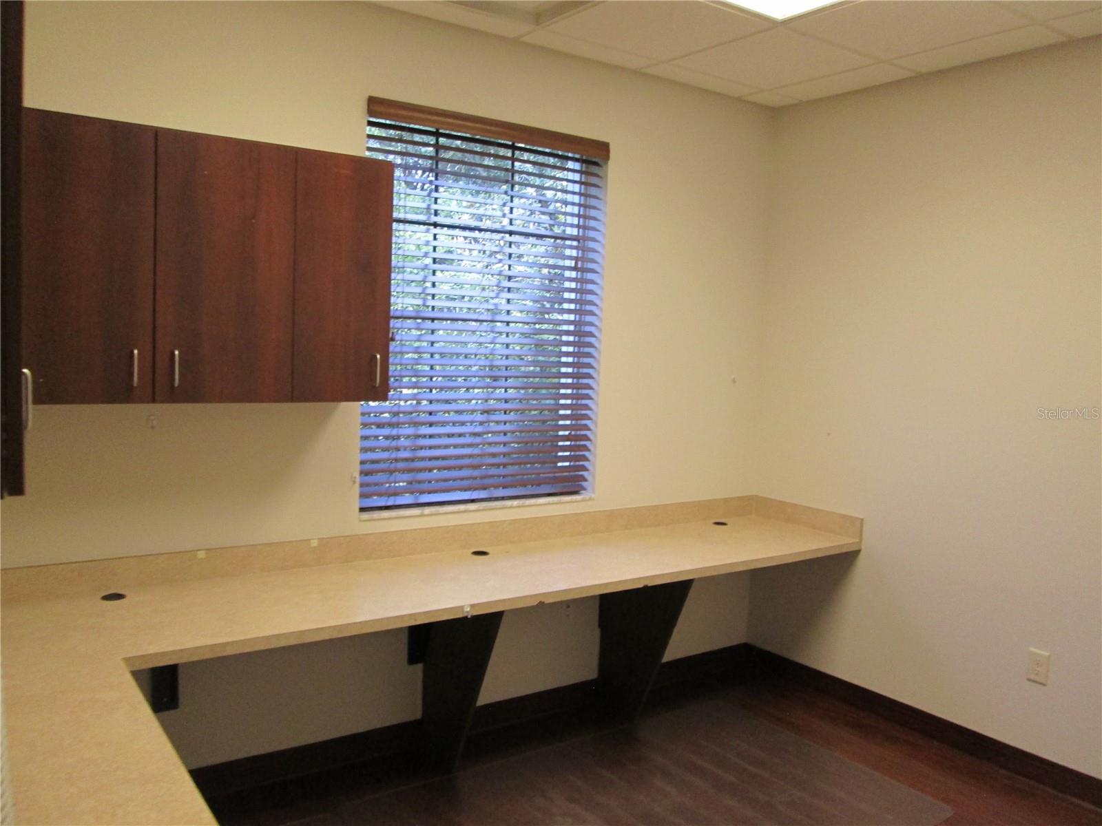 LEESBURG INTERLAKEN PLAZA SUB - Commercial Lease