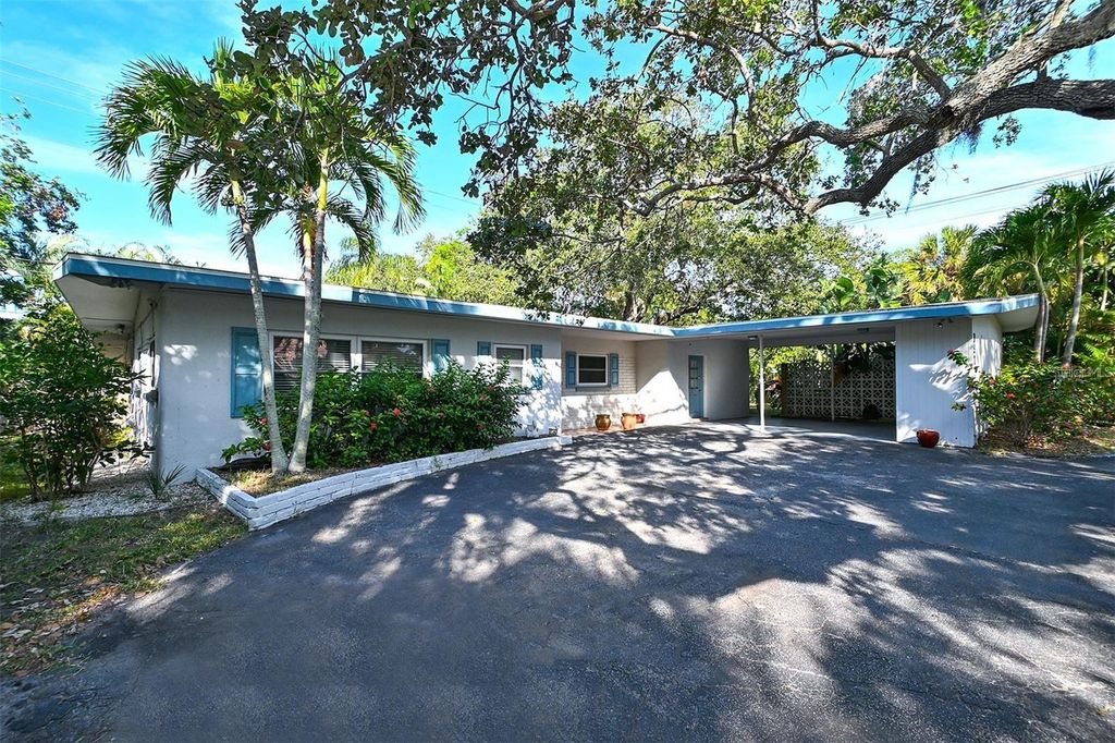 Photo of 3500 Flores Avenue, Sarasota, FL 34239 (MLS # A4663143)