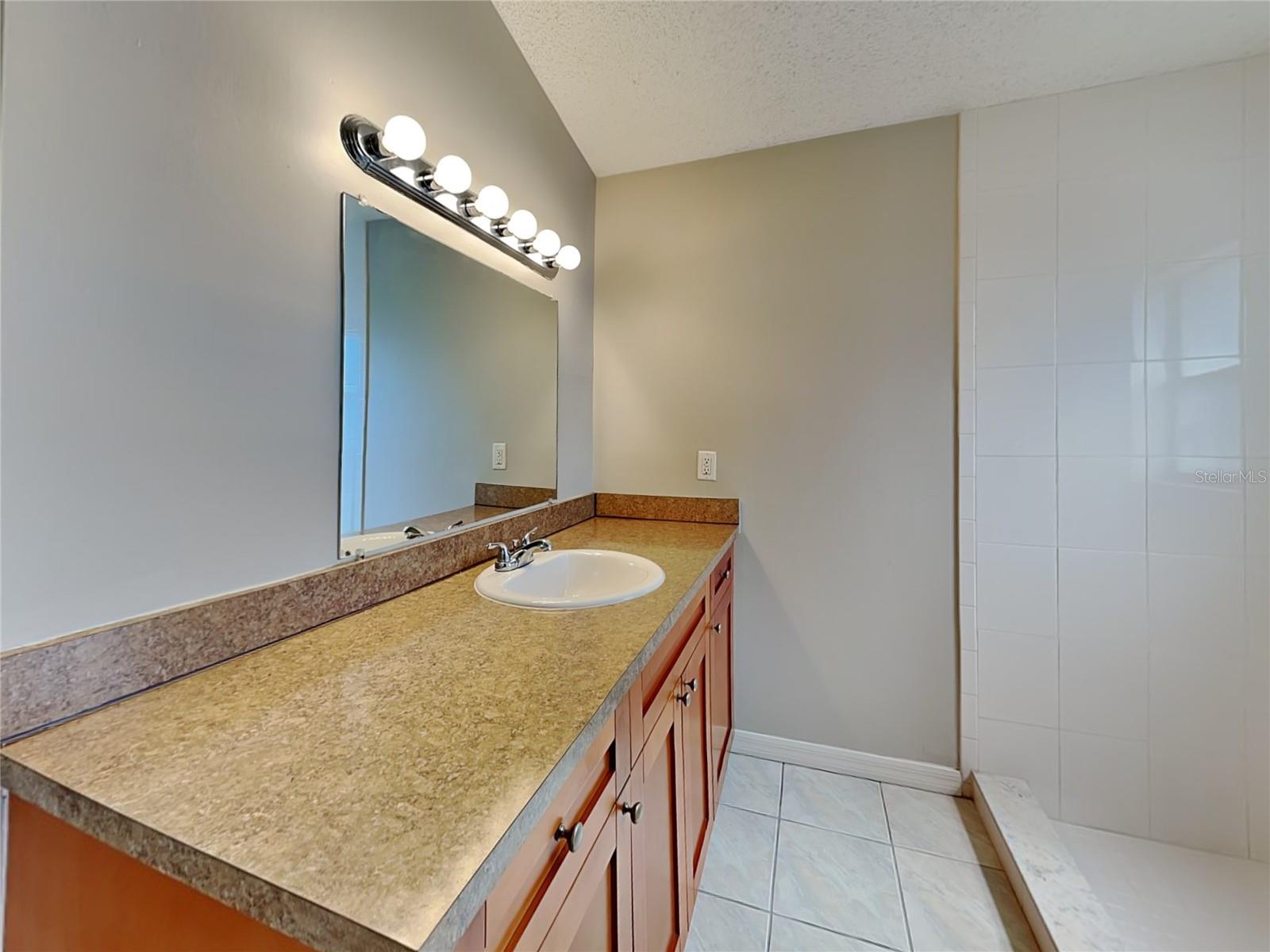 WHISPER LAKE 01 - Residential Lease
