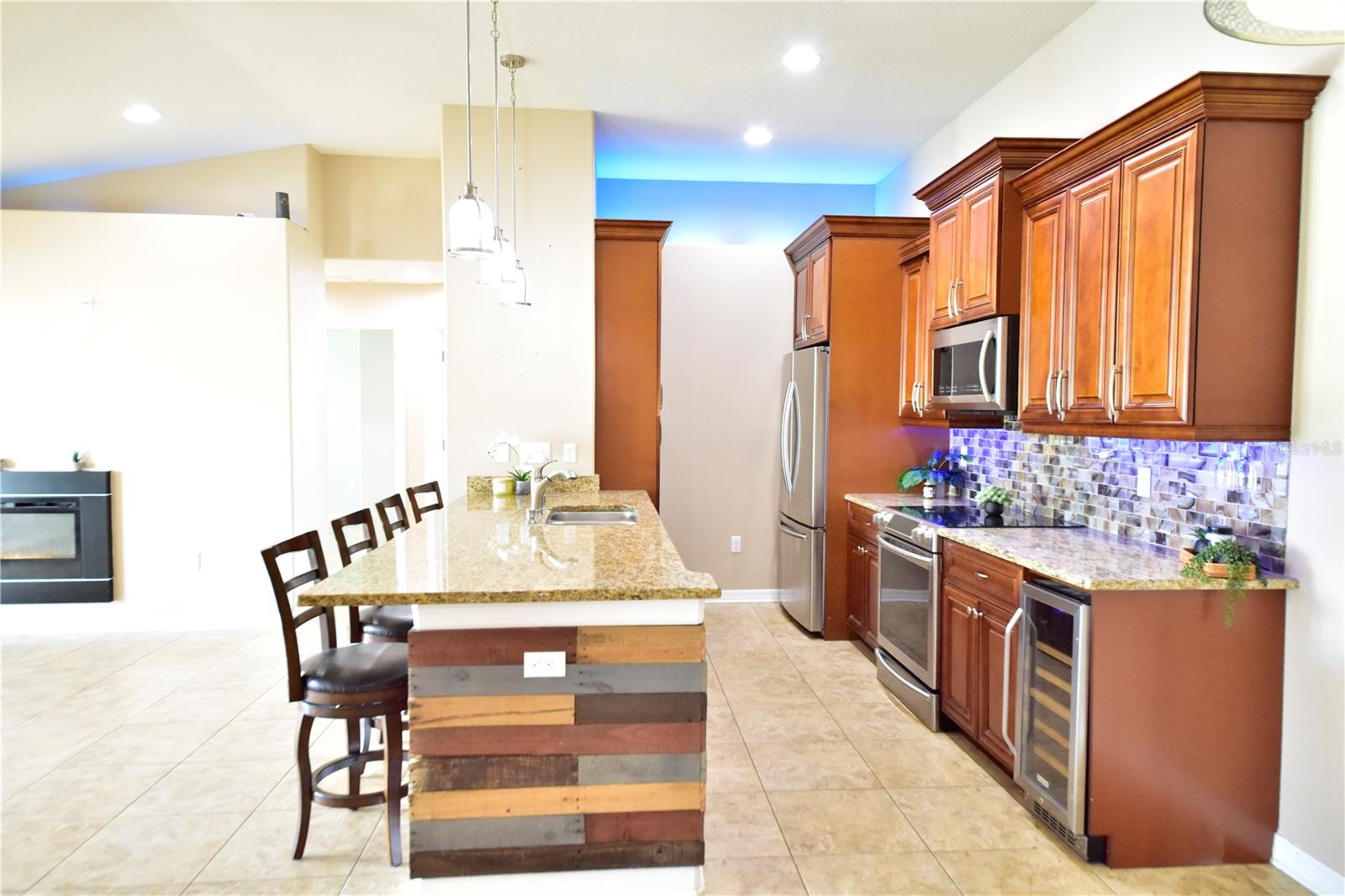 REGENCY PALMS CONDOMINIUMS - Residential