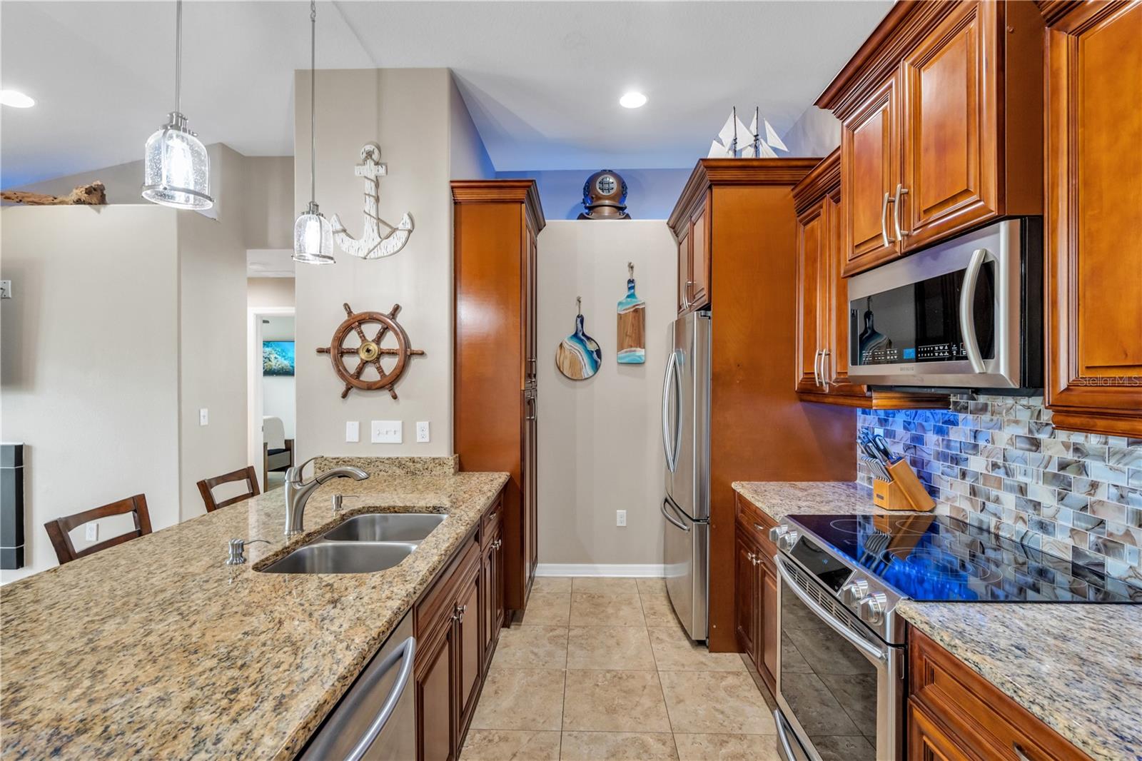 REGENCY PALMS CONDOMINIUMS - Residential