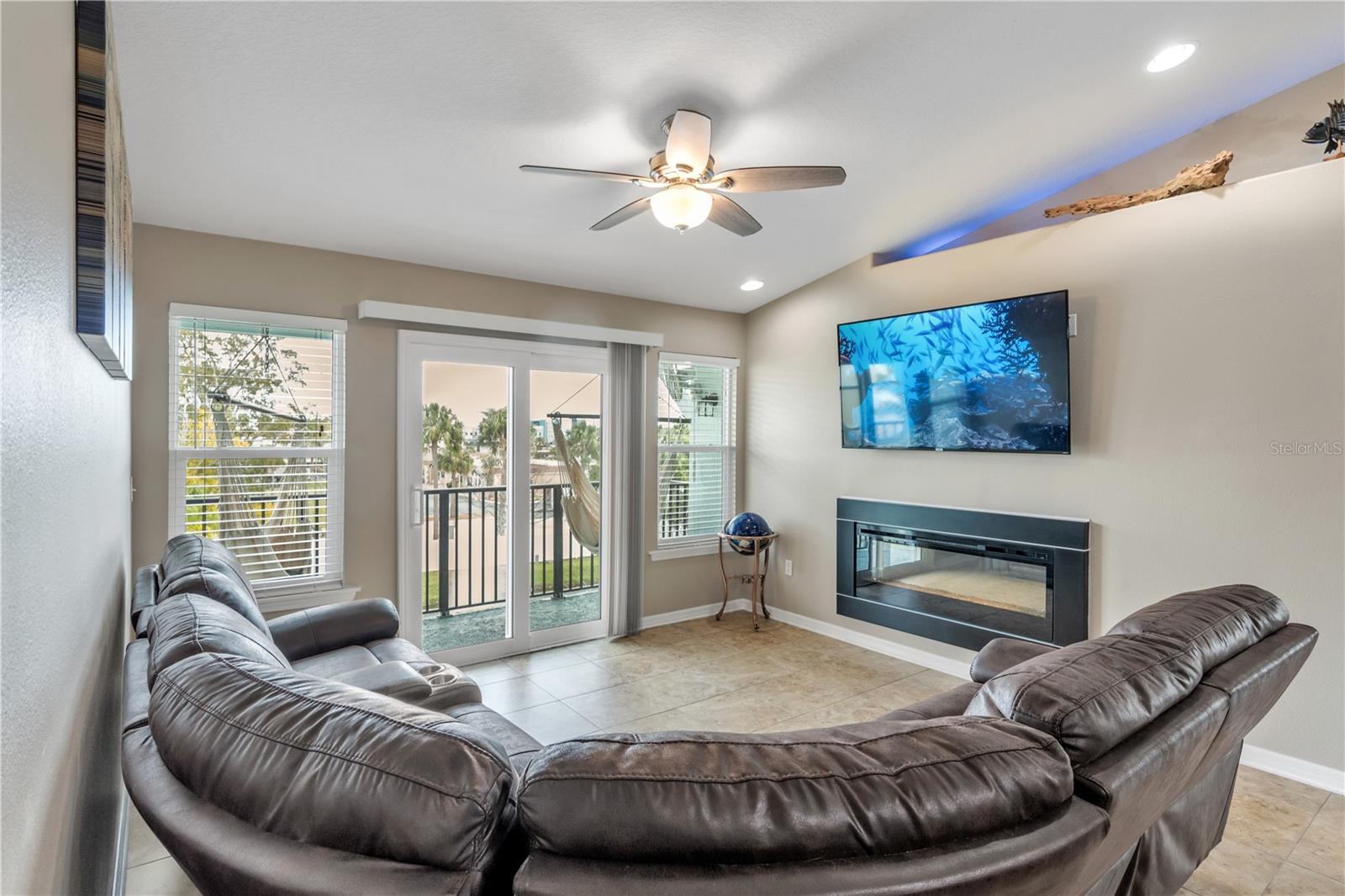 REGENCY PALMS CONDOMINIUMS - Residential