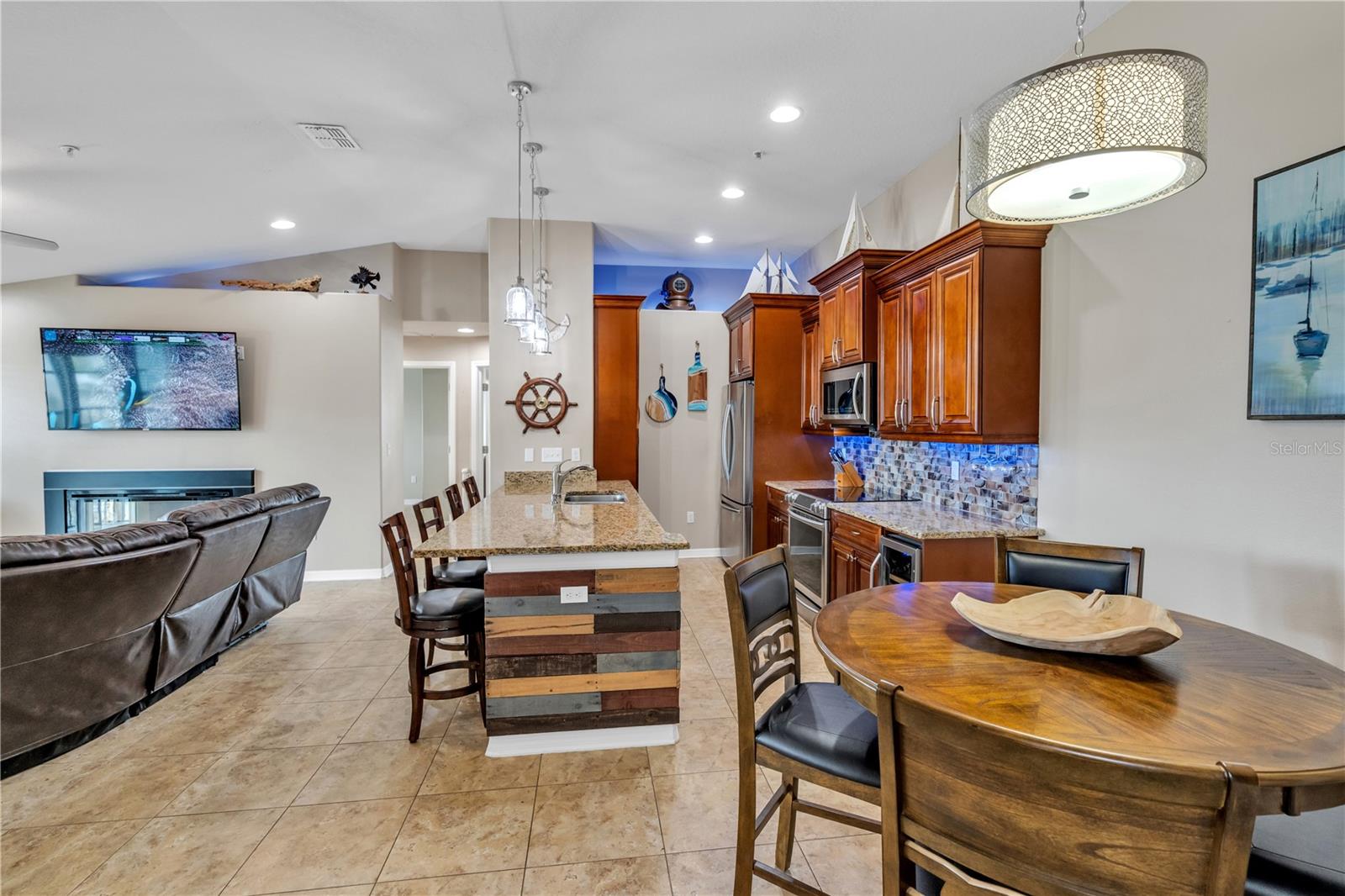 REGENCY PALMS CONDOMINIUMS - Residential