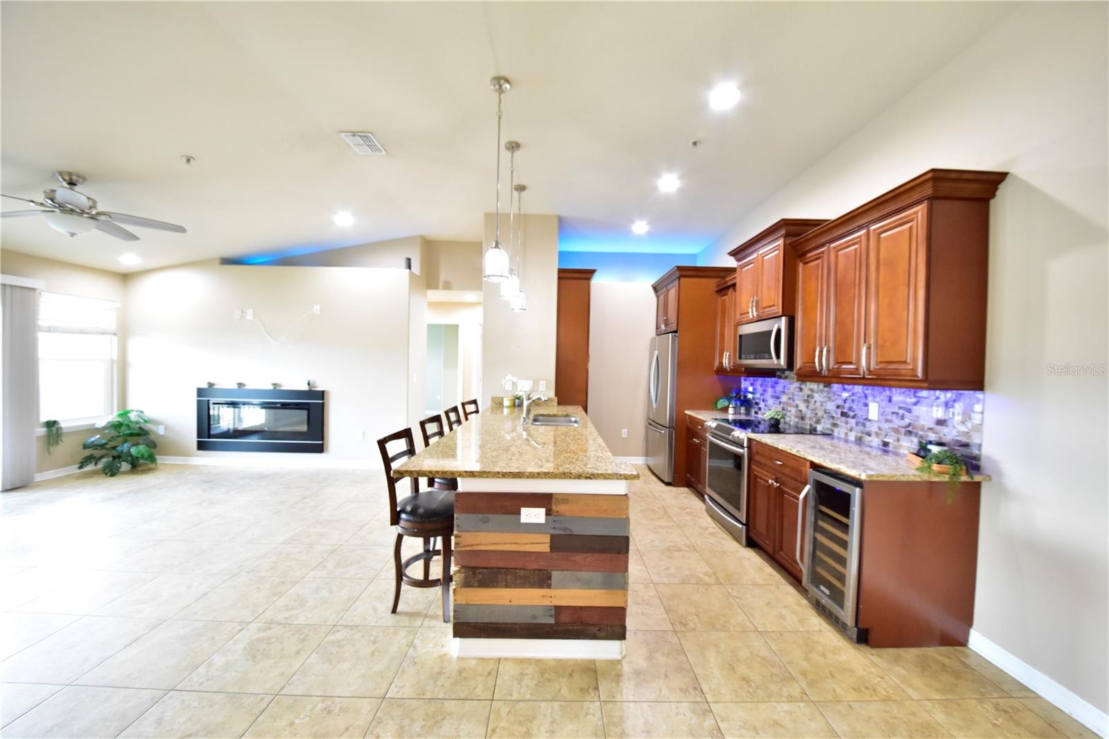 REGENCY PALMS CONDOMINIUMS - Residential