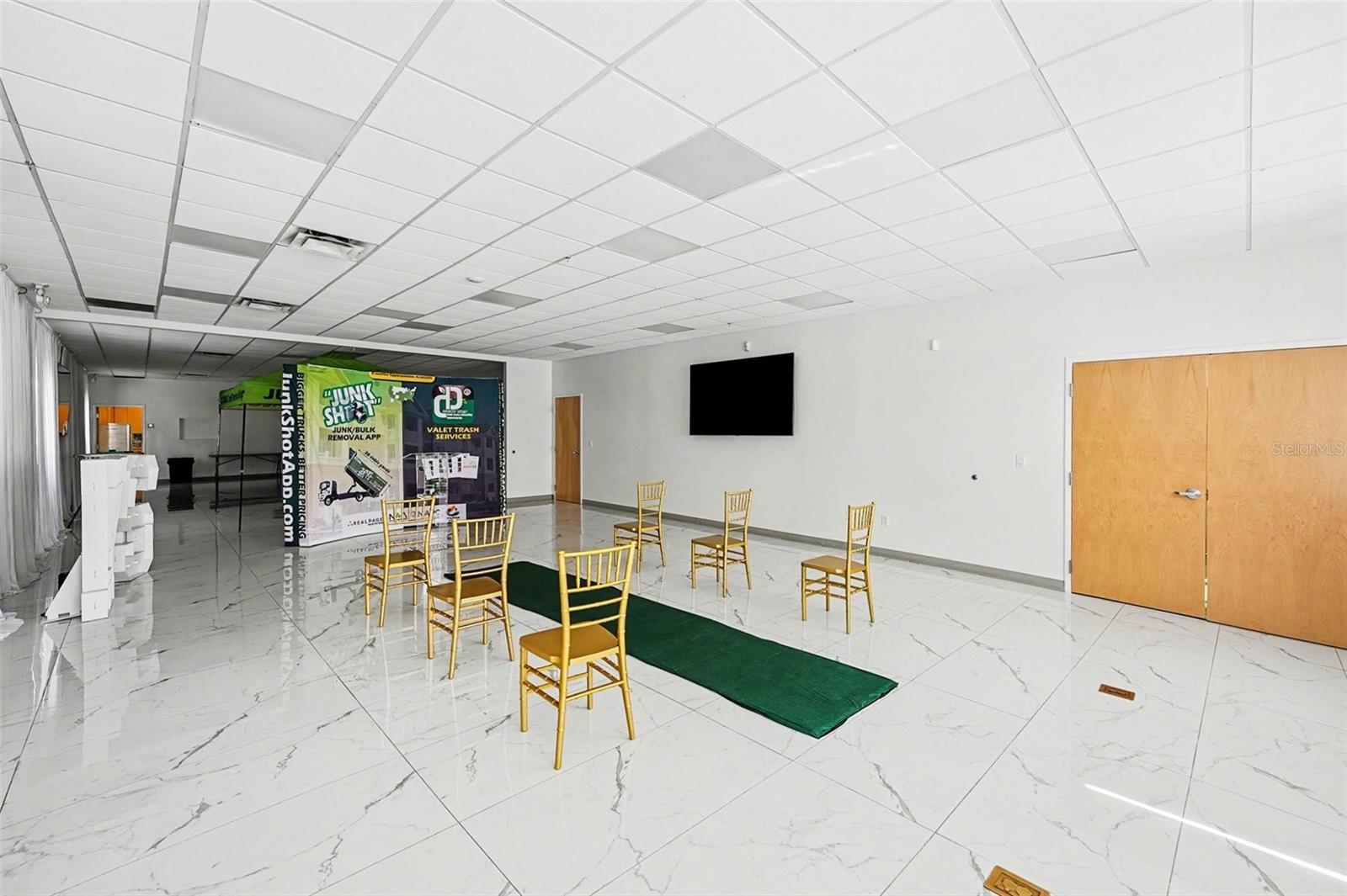 TEMPLE TERRACES - Commercial Sale