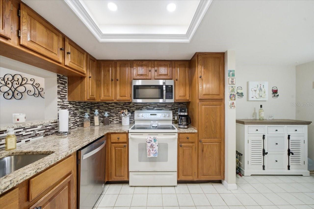WESTCHESTER LAKE CONDO - Residential