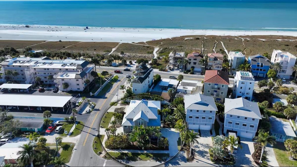 Photo of 5610 Avenida Del Mare, Sarasota, FL 34242 (MLS # A4701480)