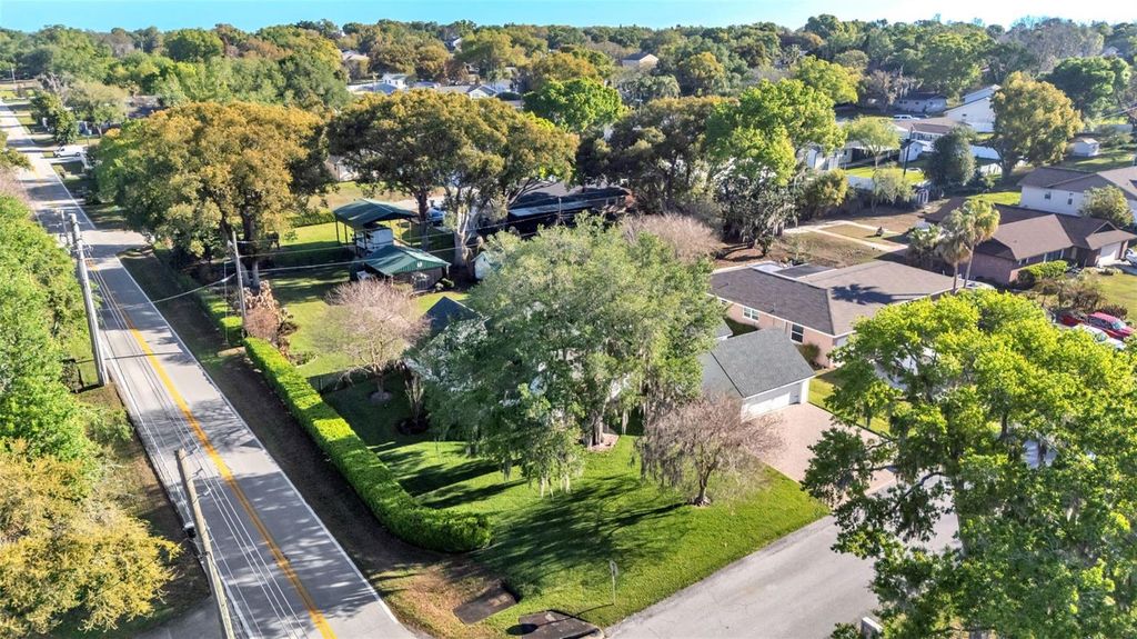 Photo of 1804 Michelle Lane, Lakeland, FL 33813 (MLS # L4960938)