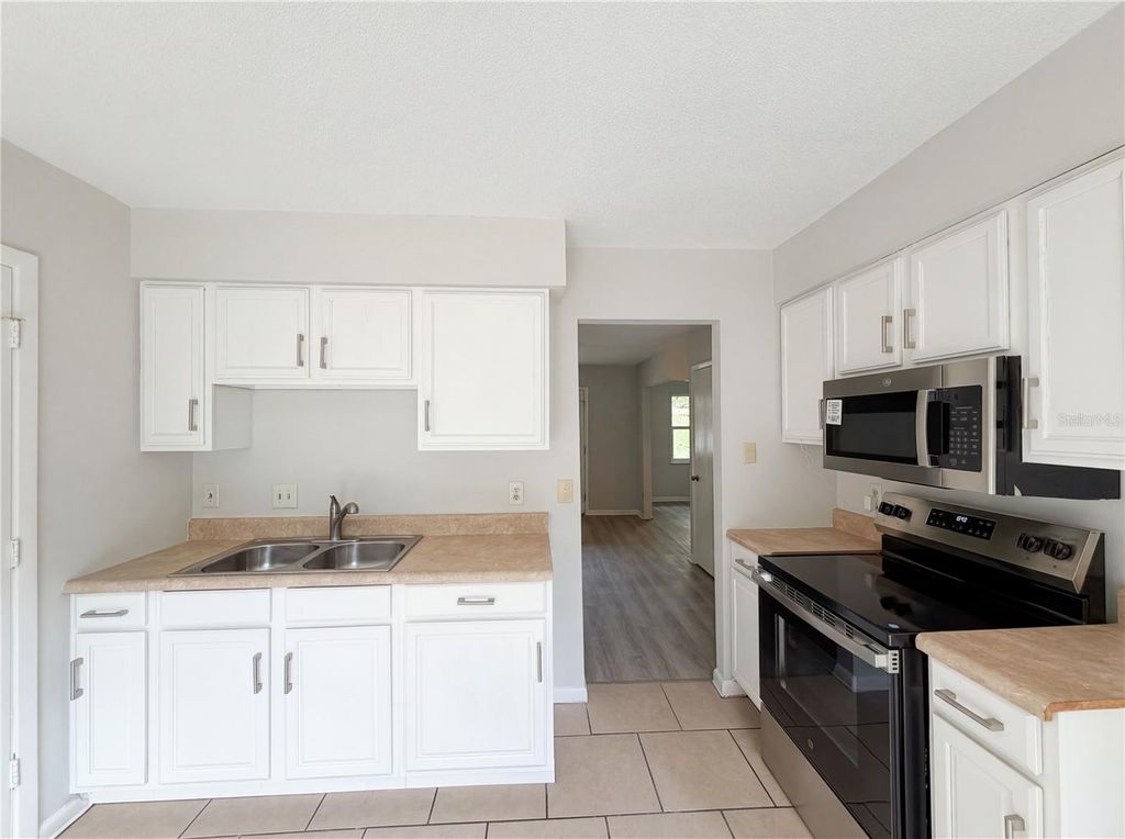 Photo of 1710 SE 33rd Street, Gainesville, FL 32641 (MLS # O6397735)