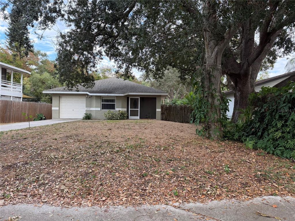 Photo of 4717 Hollingsworth Avenue, Sarasota, FL 34233 (MLS # D6145437)