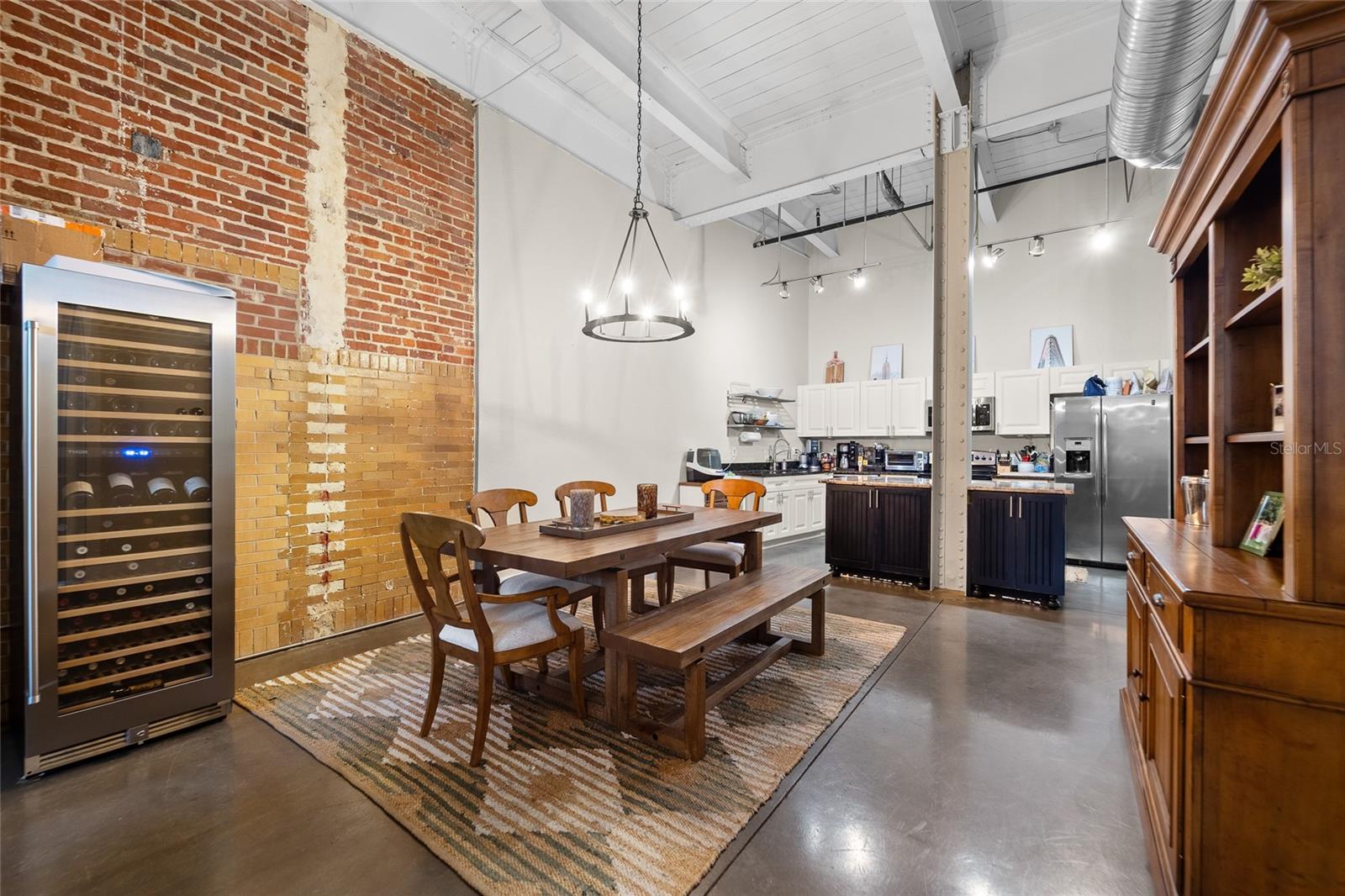 SEYBOLD LOFTS - Residential Lease