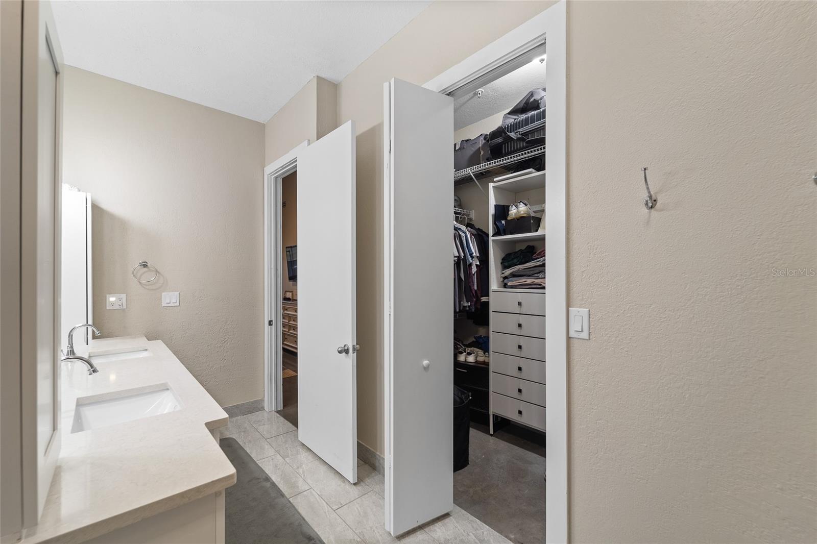 SEYBOLD LOFTS - Residential Lease