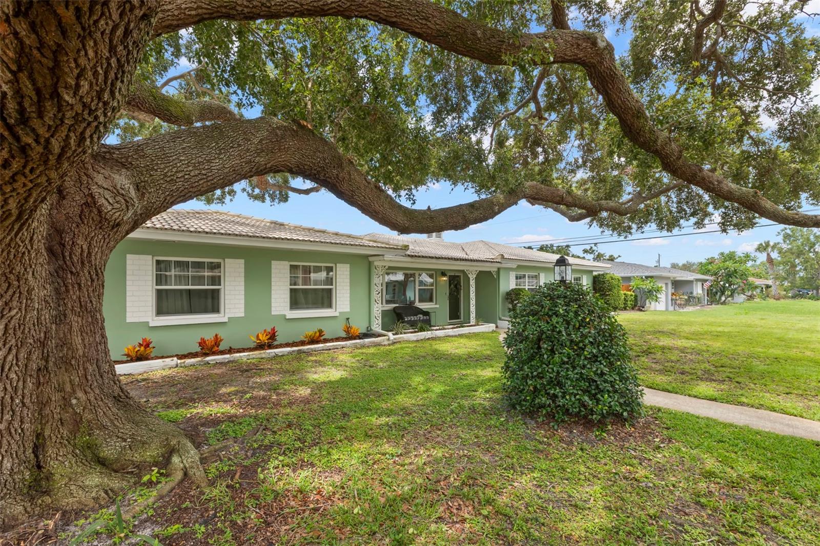 2077 MAGNOLIA DRIVE
