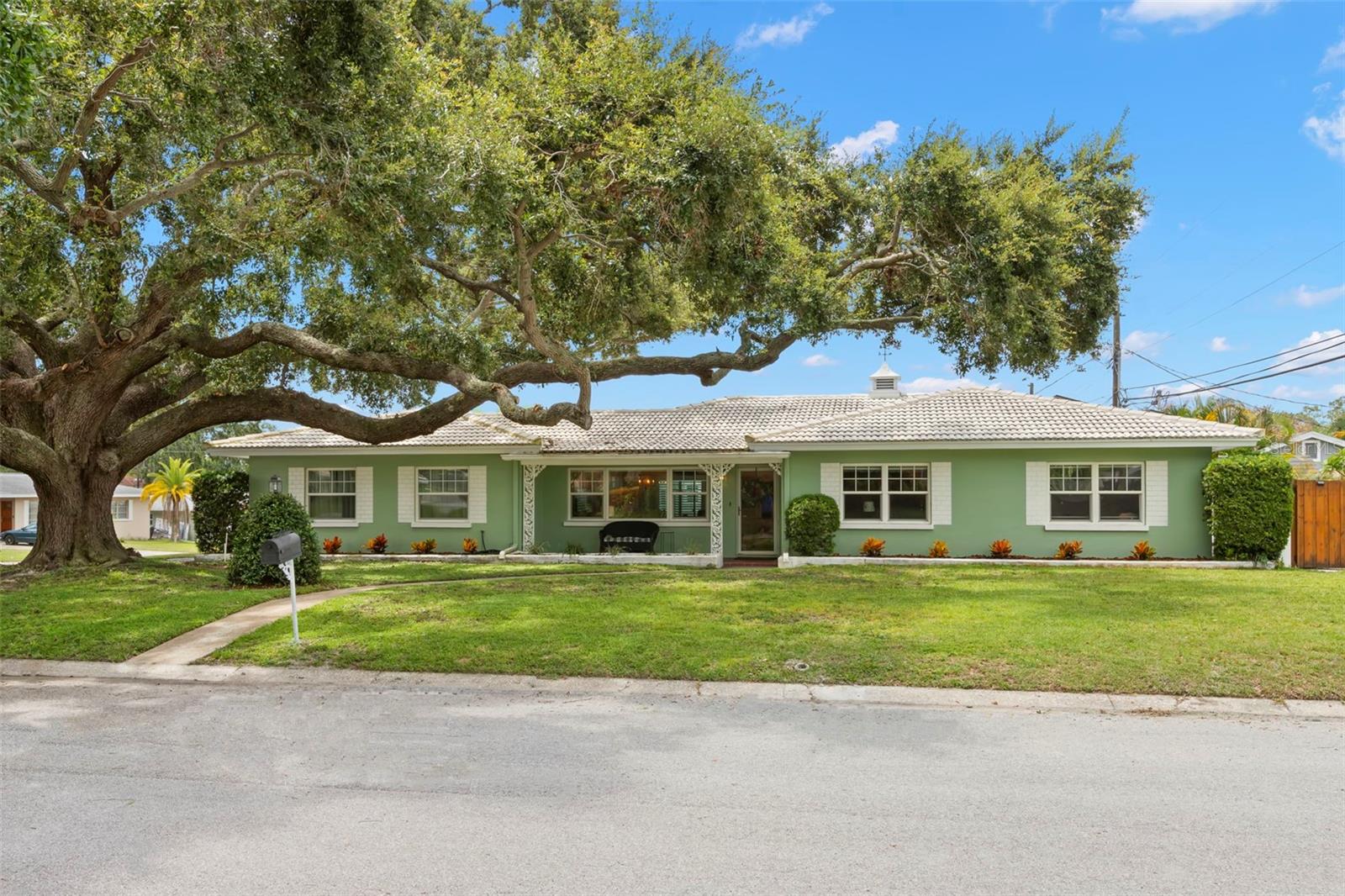 2077 MAGNOLIA DRIVE