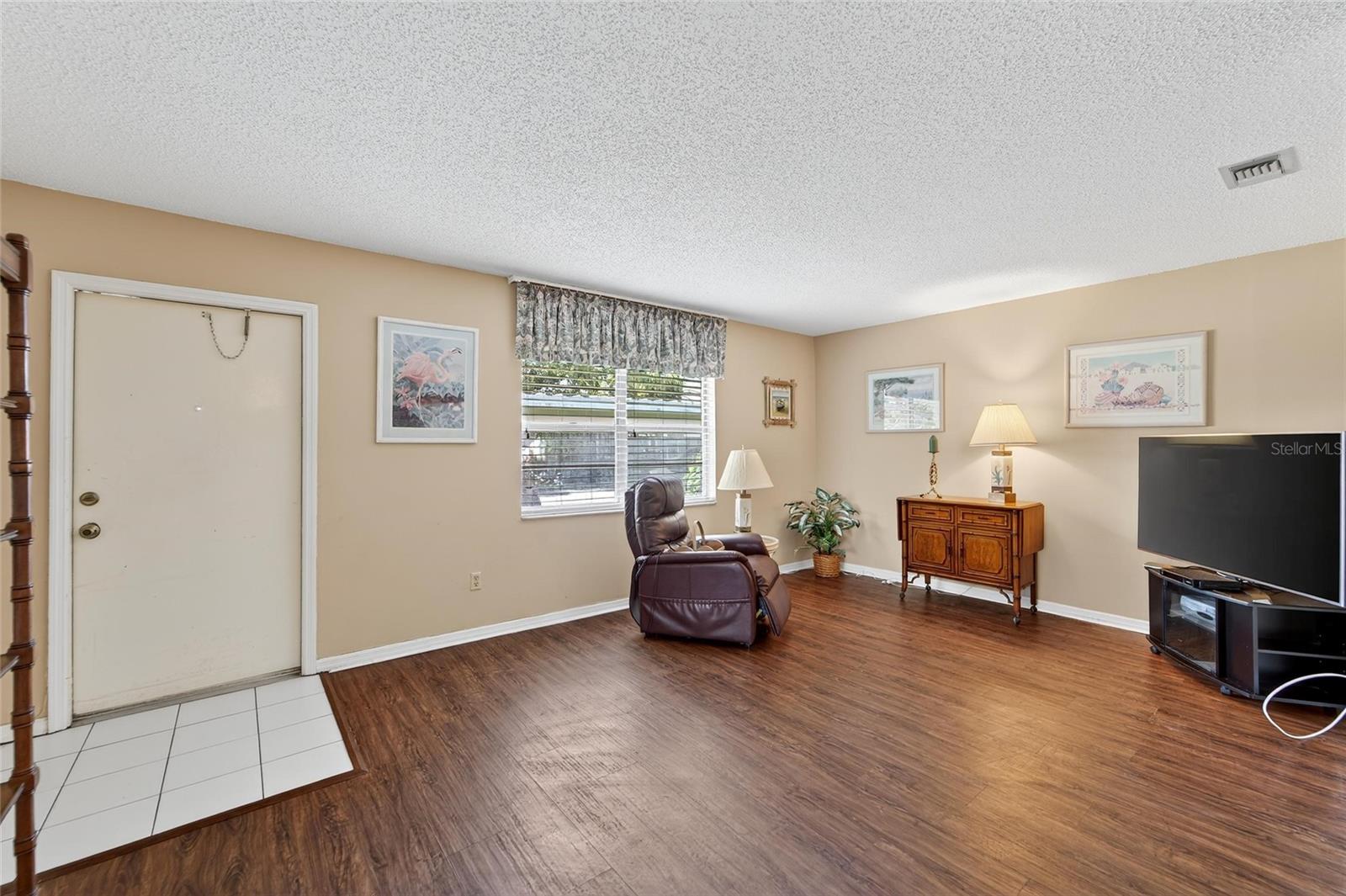 408 GLOUCESTER BOULEVARD 33