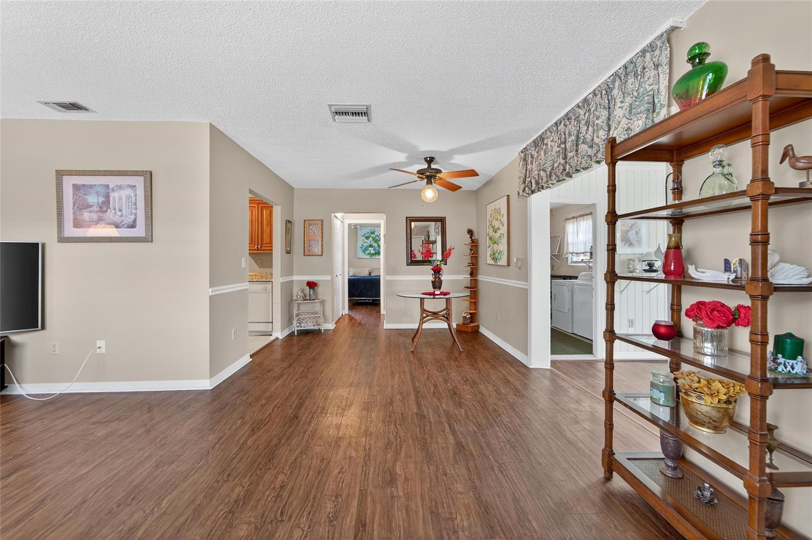 408 GLOUCESTER BOULEVARD 33