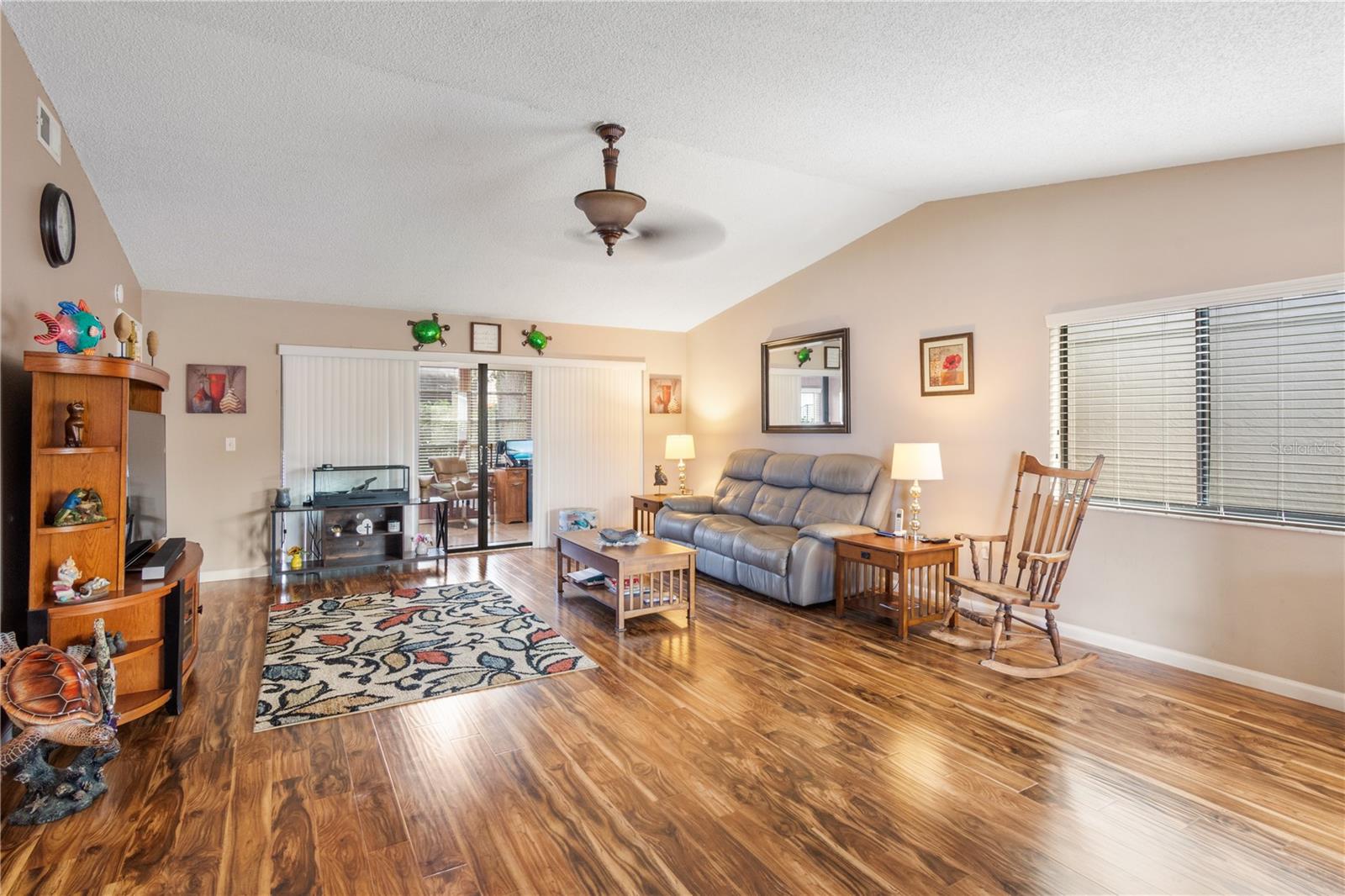 4304 LARRYS LAGOON