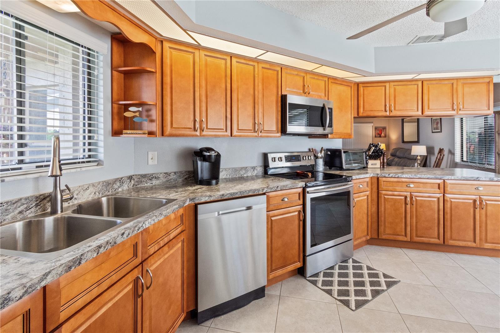 4304 LARRYS LAGOON
