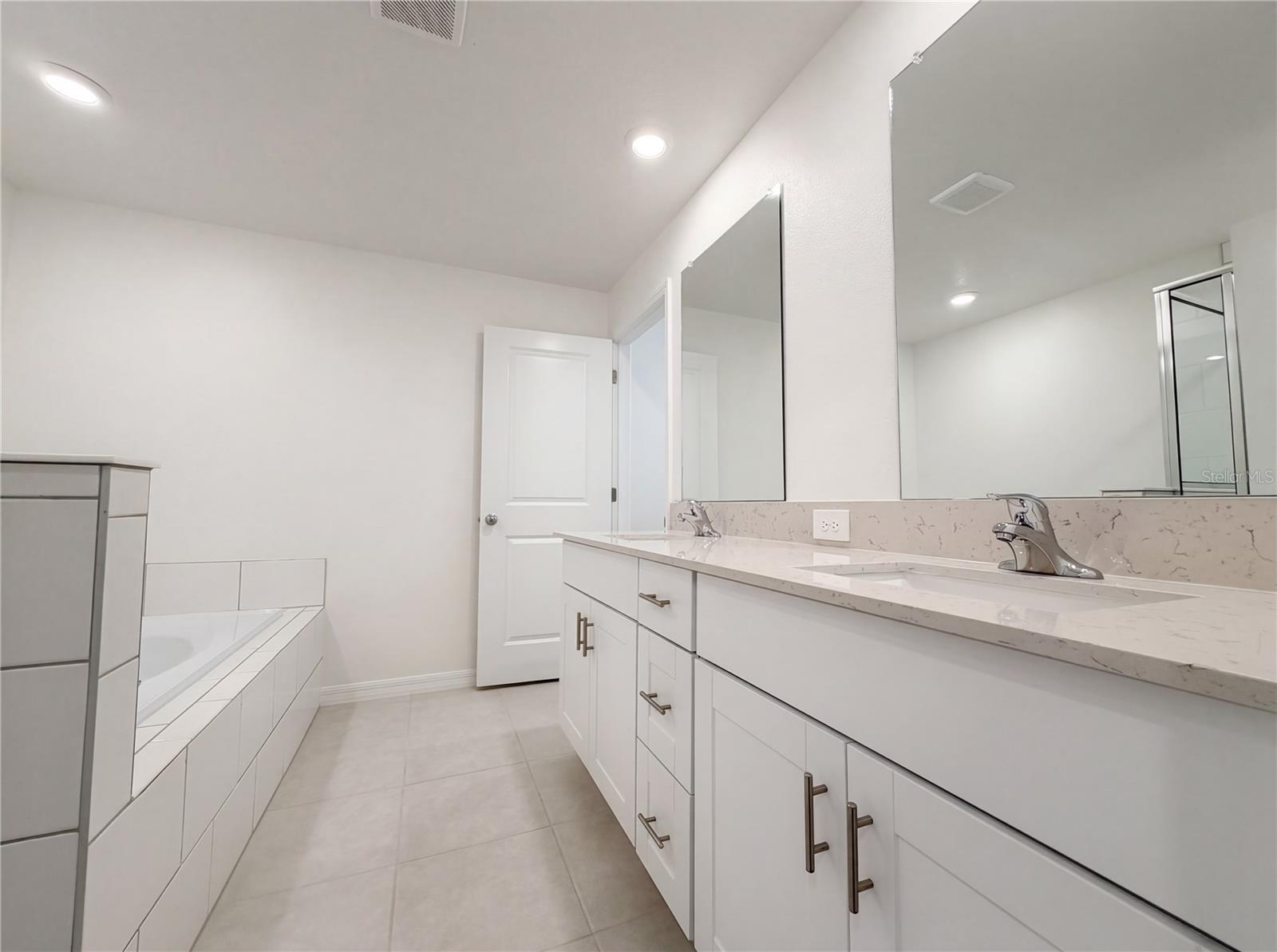 SEAIRE TOWNHOMES - Residential