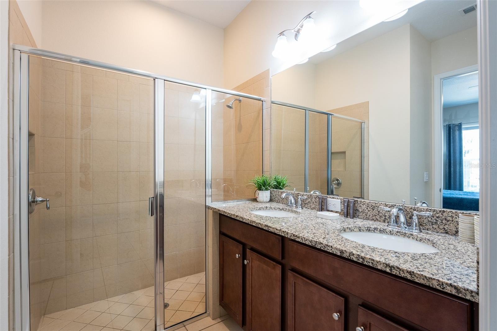 FESTIVAL PH 1 - Residential Lease