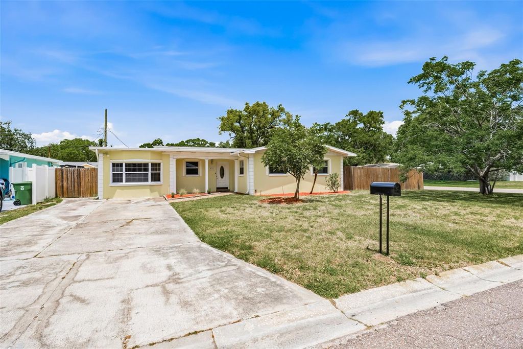 Photo of 4711 W Beaumont Street, Tampa, FL 33611 (MLS # TB8484137)