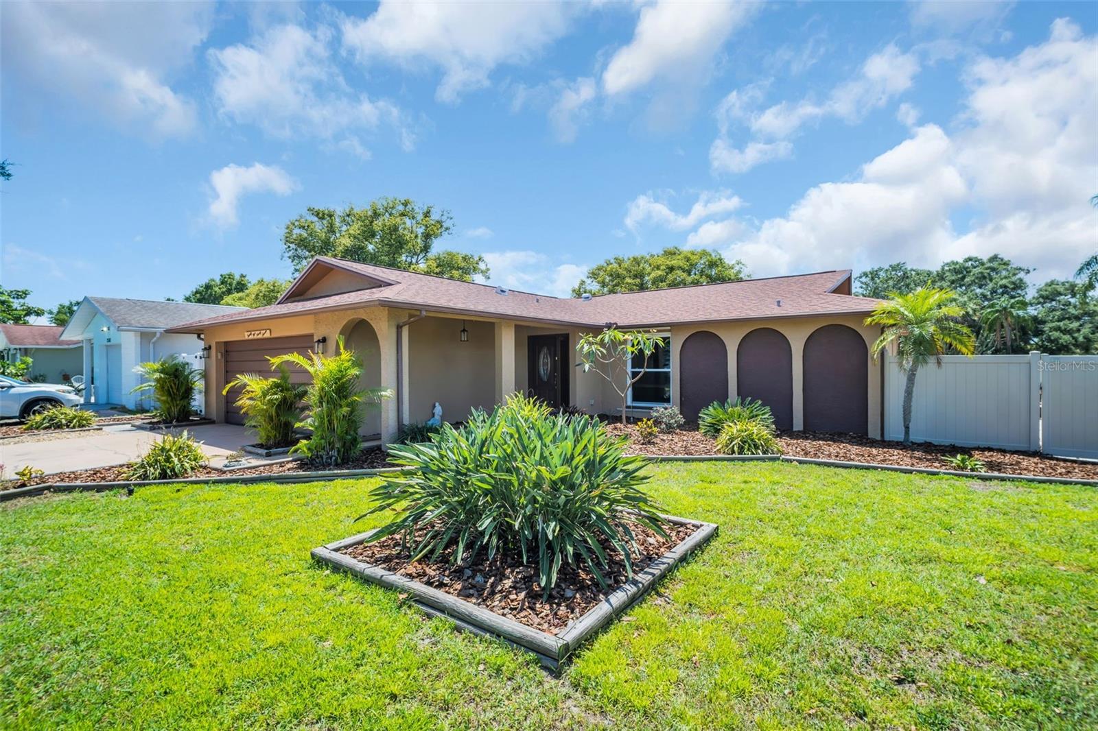 2597 BRAMBLEWOOD DRIVE E