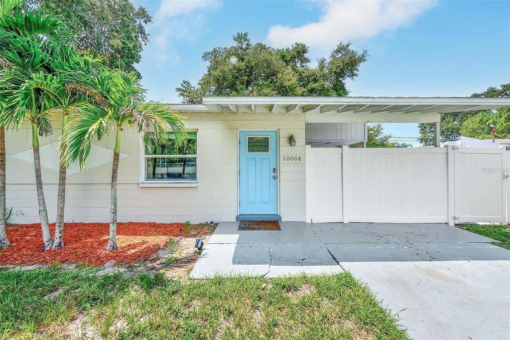 Photo of 10664 Starkey Road, Seminole, FL 33777 (MLS # TB8534478)