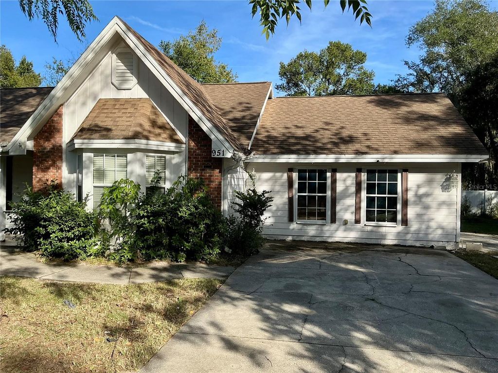 Photo of 951 N Lake Pleasant Road, Apopka, FL 32712 (MLS # O6359954)