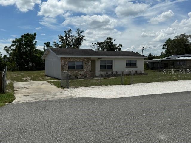 Come and see this Neat and Clean 3 bed 2 bath CBS home located in the quaint Neighborhood of Soth Lake Wales. Homes is located just a few minutes outside of the downtown Lake Wales community with its shopping, parks, restaurants and medical offices. This home is also within walking distances of Bok Academy Middle School & Warner Southern University. Call to preview today!!
