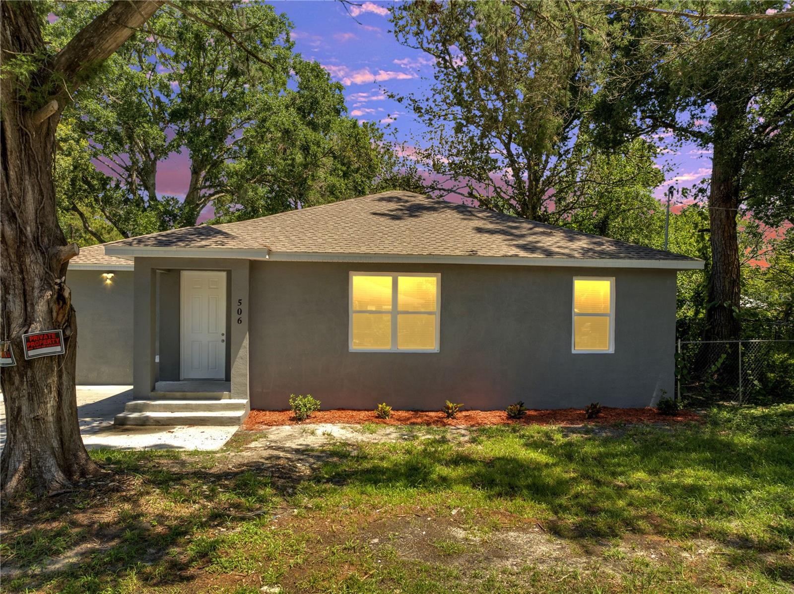 USDA APPROVED. Welcome to this beautifully built 3-bedroom, 2-bathroom home offering 1,569 sq ft of modern living in the heart of Palatka. Designed with comfort and quality in mind, this home features luxury vinyl plank flooring throughout, delivering a clean, cohesive look with low-maintenance durability.
The upgraded kitchen is a true centerpiece, boasting 42-inch cabinets, granite countertops, and stainless steel appliances — perfect for cooking and entertaining. The bathrooms are fully upgraded with modern finishes, including dual sinks and a walk-in closet in the spacious primary suite.
Every detail in this home has been thoughtfully considered, from the high-end finishes to the efficient layout. Located just minutes from the St. Johns River, Ravine Gardens State Park, and downtown Palatka, this home offers both peace and convenience.
Don't miss the opportunity to own this stunning new home — schedule your showing today!