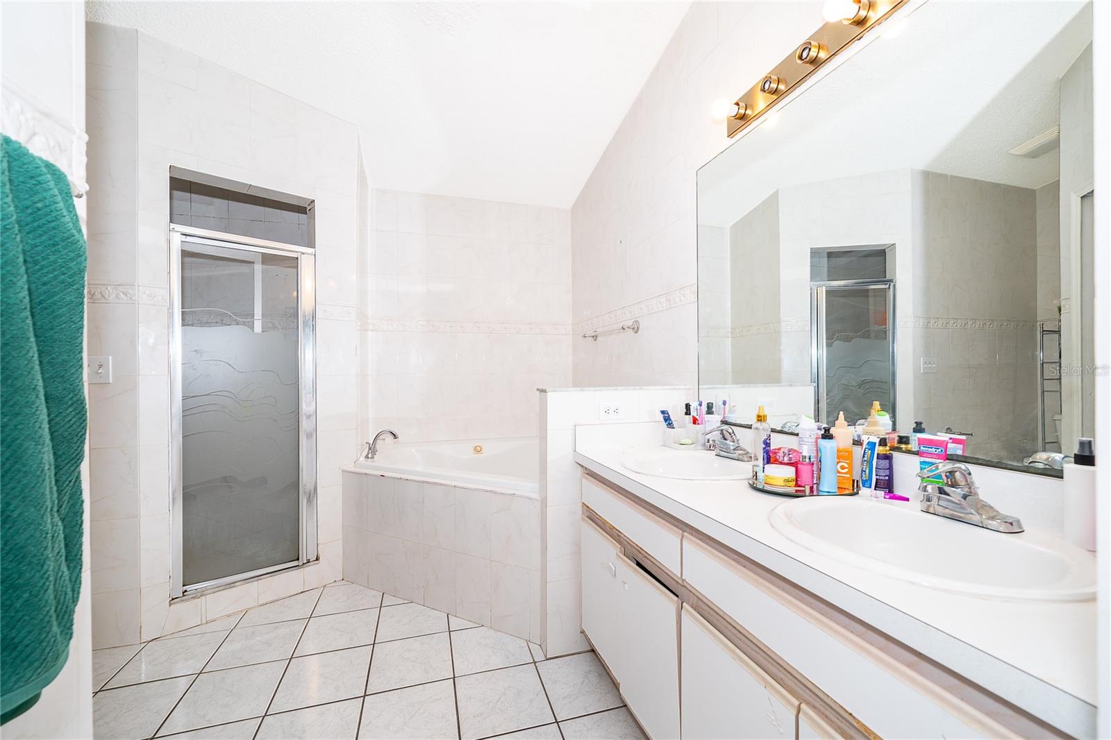 CHELSEA PARC - Residential