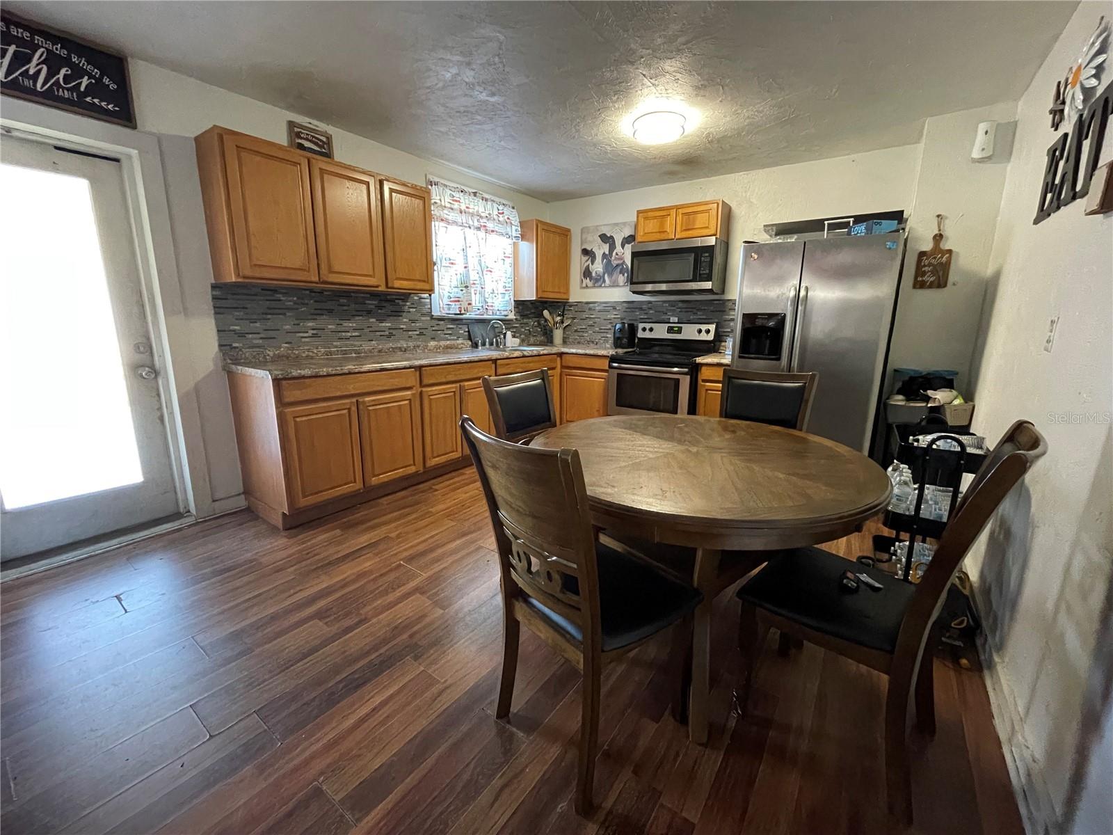 107 W BERESFORD AVENUE