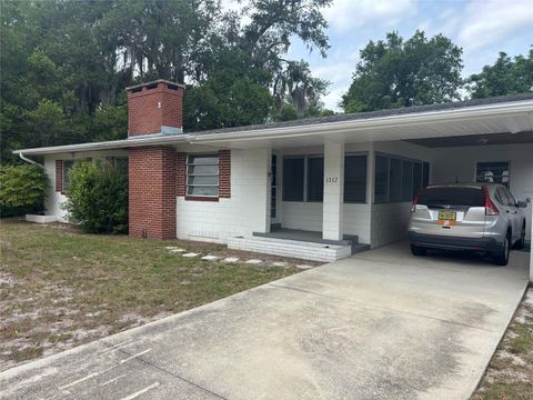 Photo of 1717 Pine Avenue, Deland, FL 32724 (MLS # V4948924)