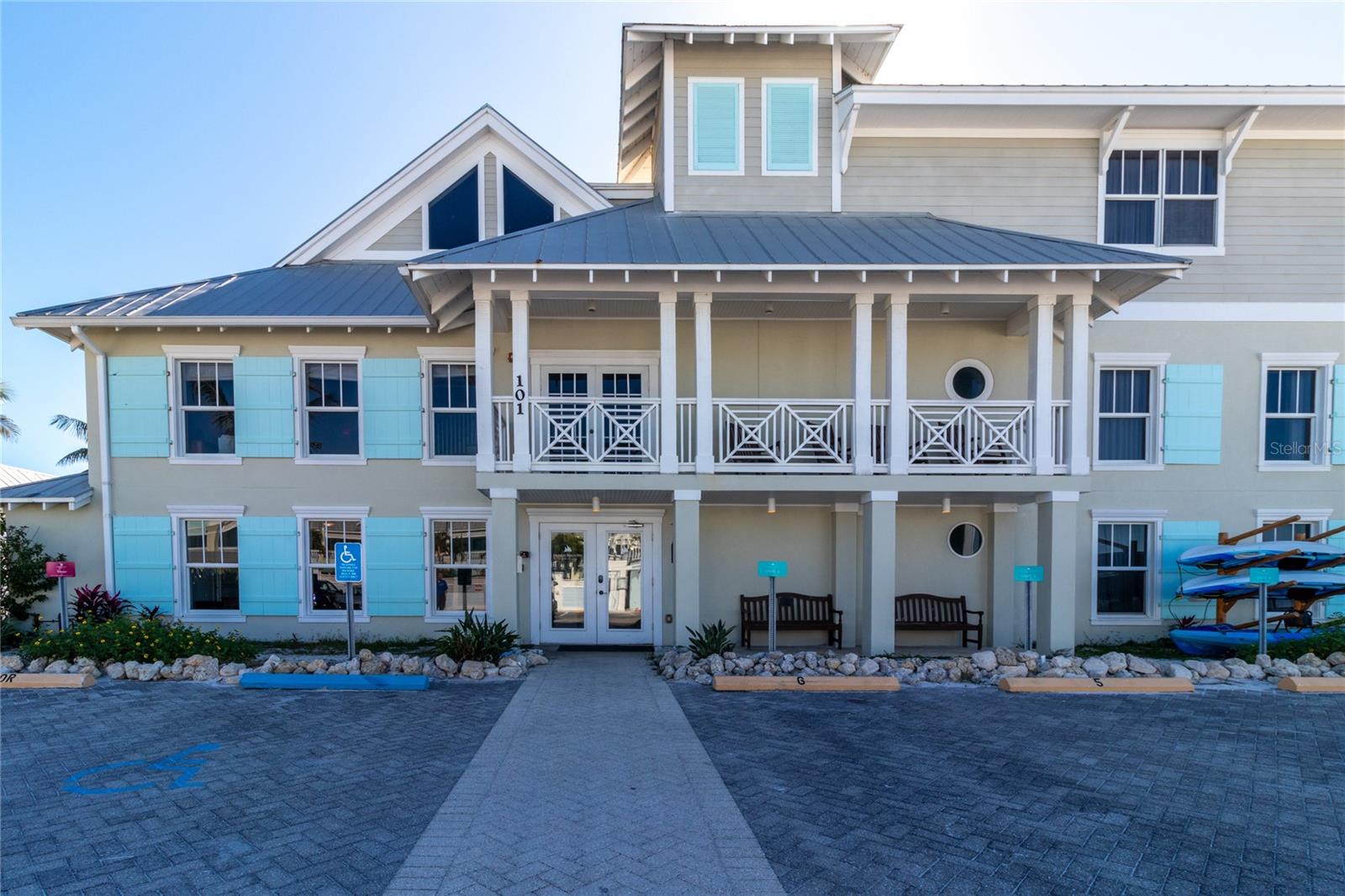 MAINSAIL BEACH INN - Residential