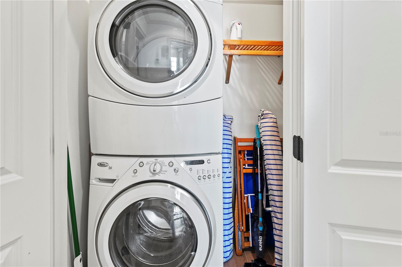 MAINSAIL BEACH INN - Residential