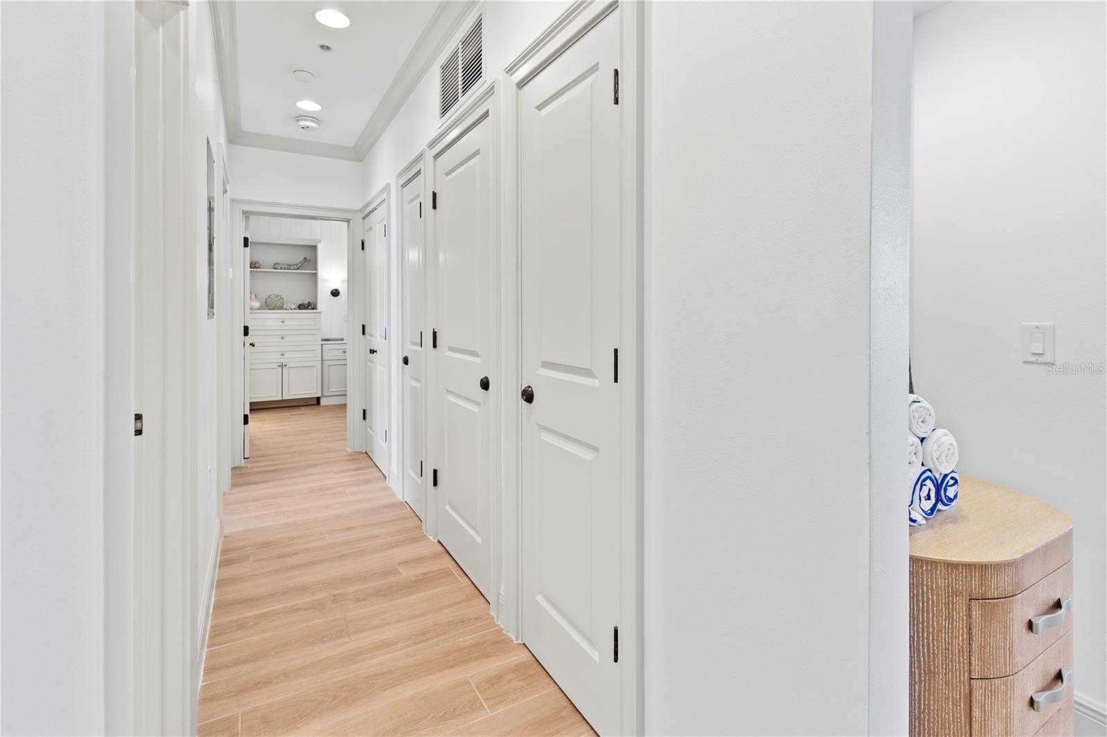 MAINSAIL BEACH INN - Residential