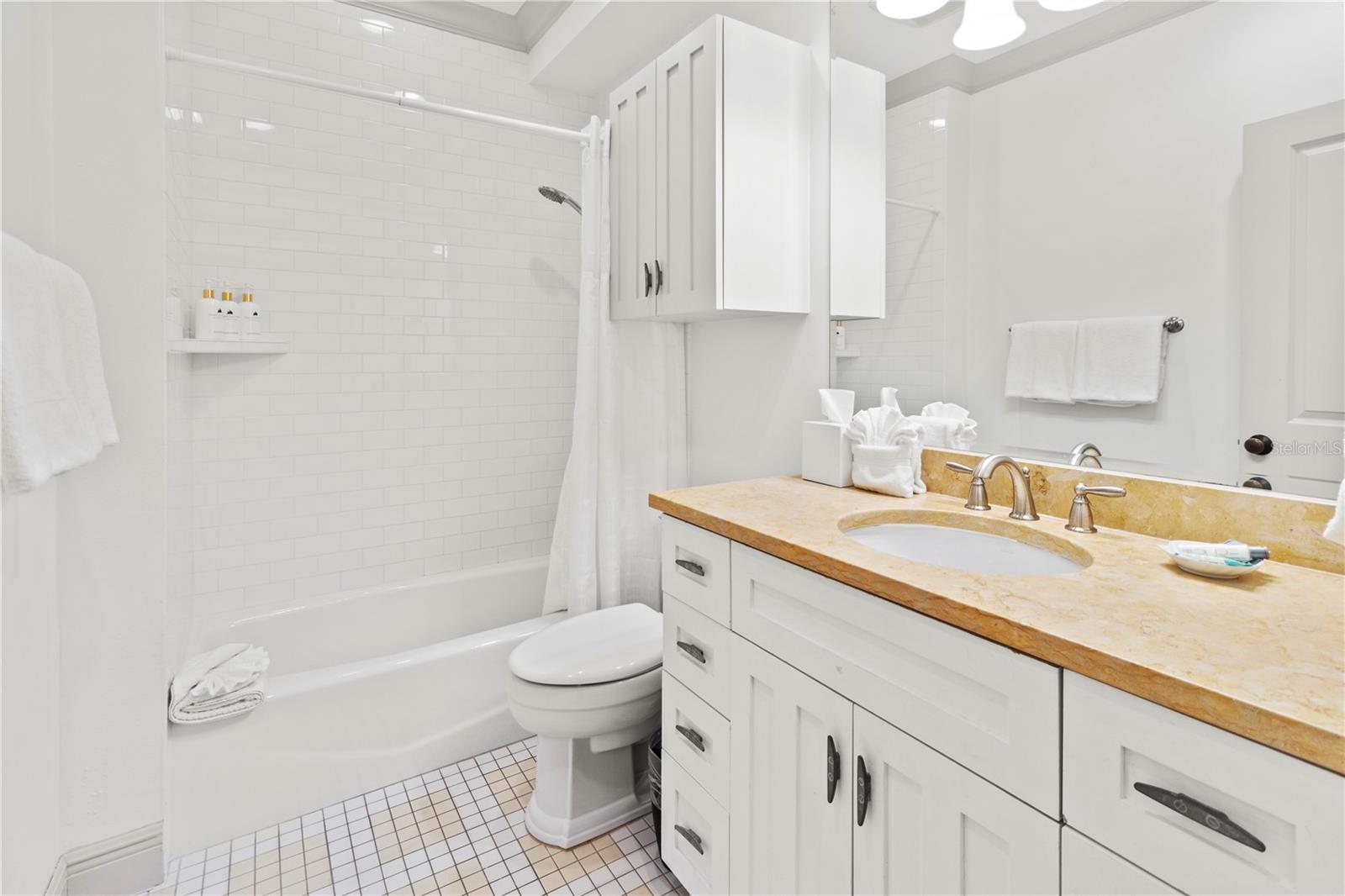 MAINSAIL BEACH INN - Residential